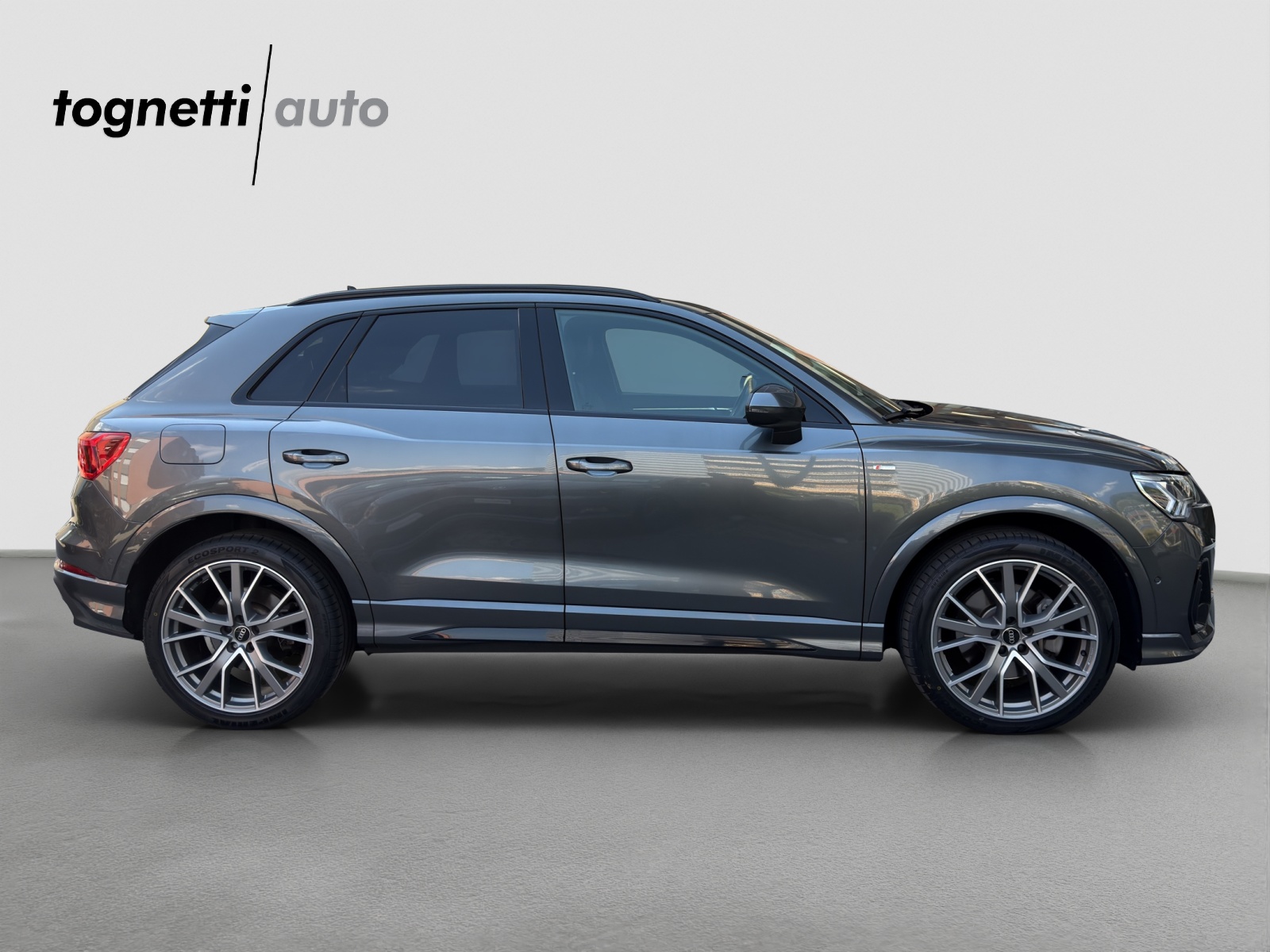 AUDI Q3 40 TDI S line quattro S-tronic-image-2