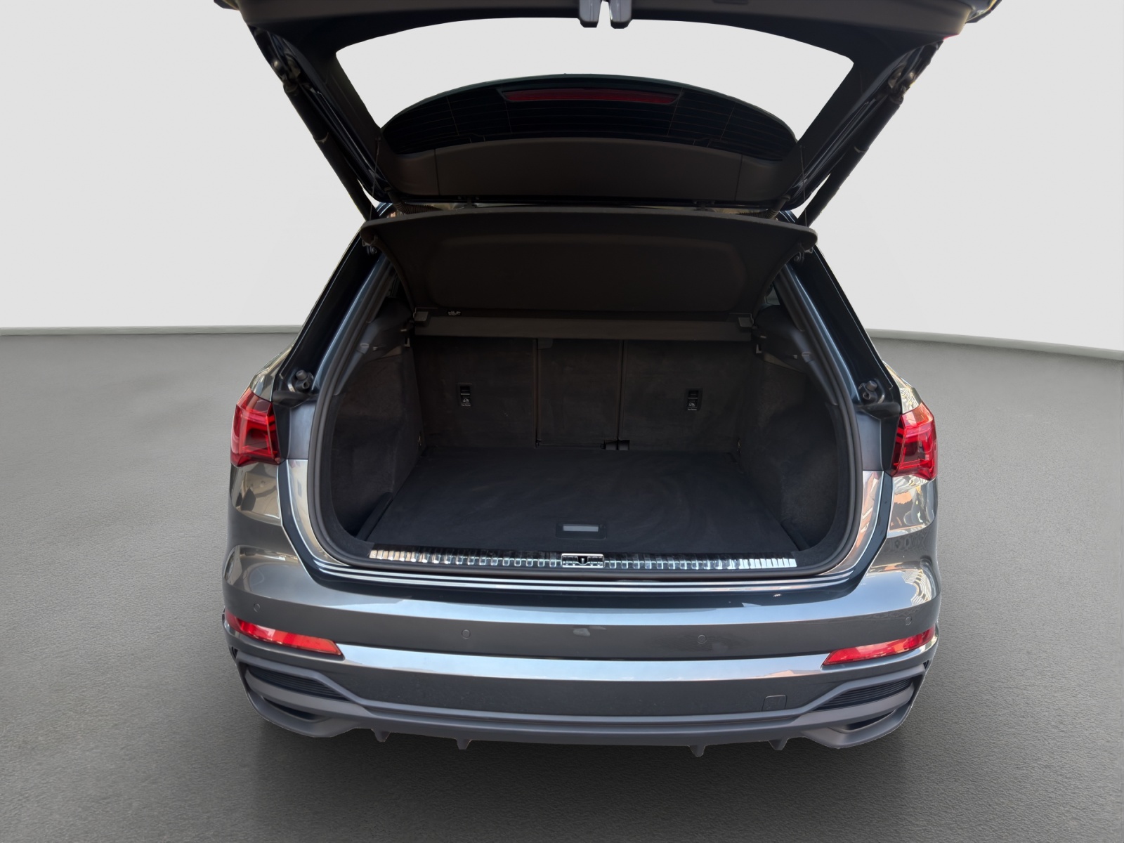 AUDI Q3 40 TDI S line quattro S-tronic-image-9