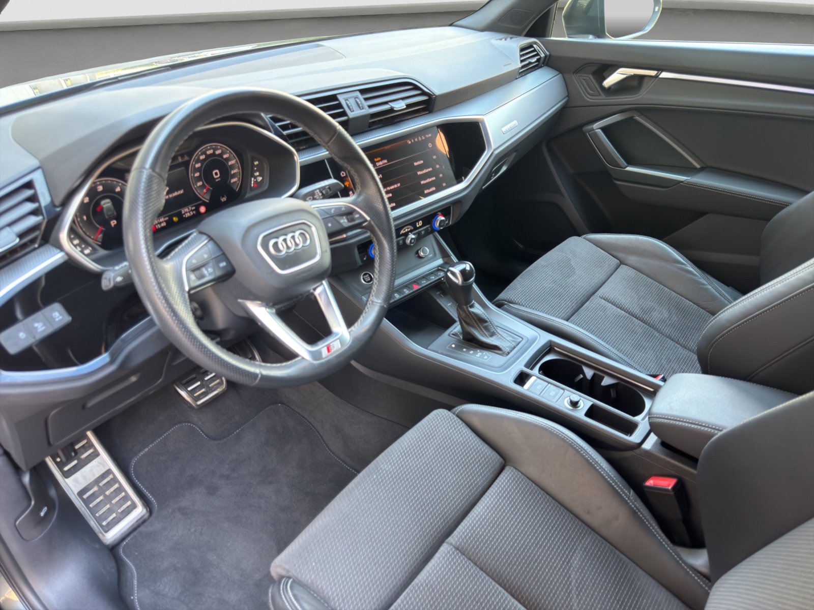 AUDI Q3 40 TDI S line quattro S-tronic-image-7