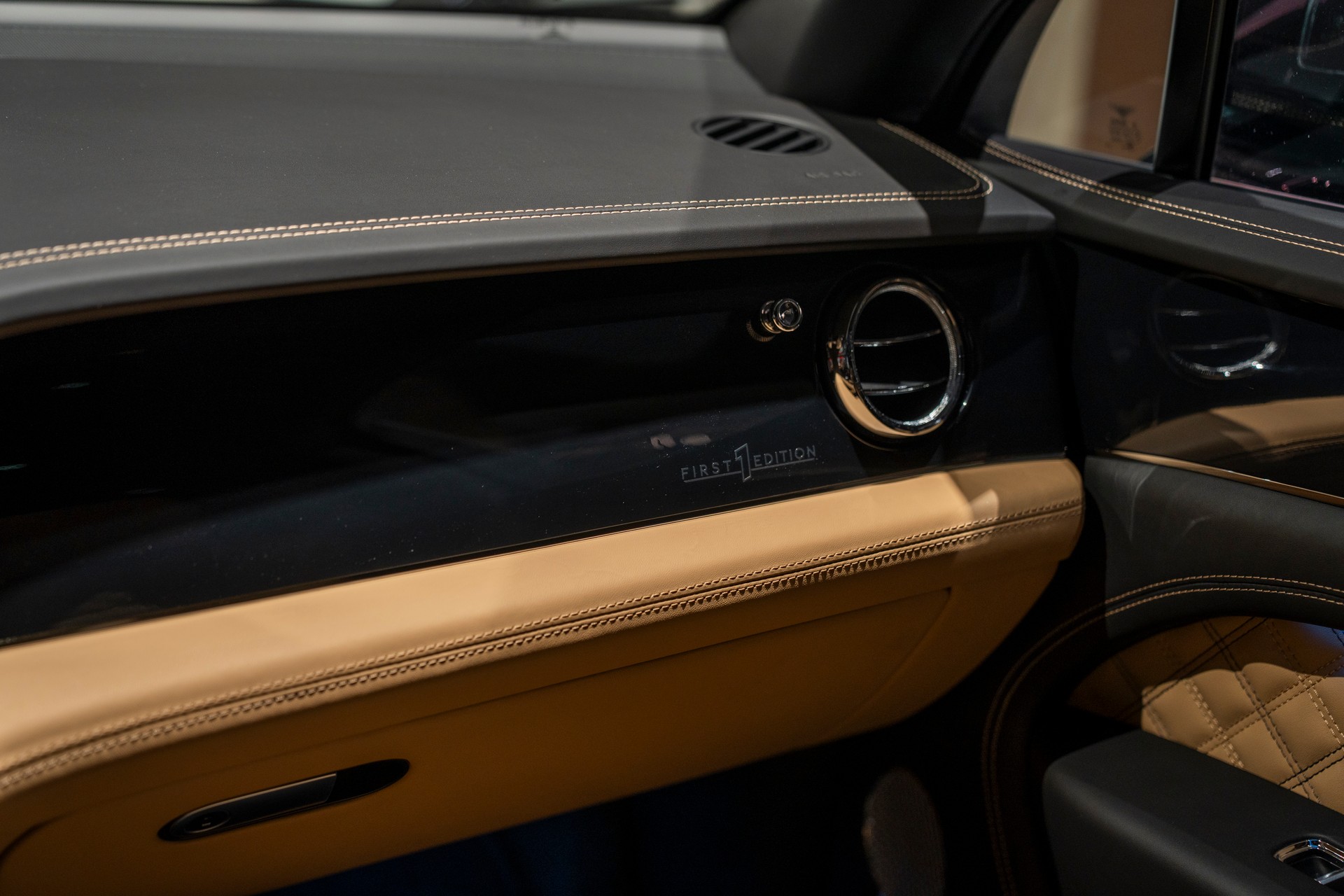 BENTLEY Bentayga V8 First Edition-image-13