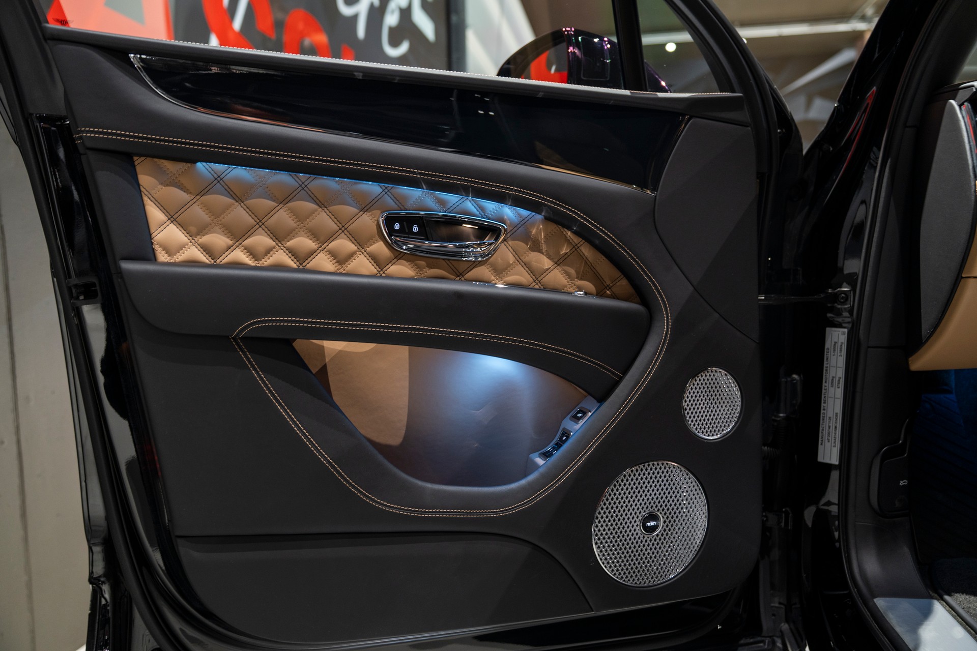 BENTLEY Bentayga V8 First Edition-image-8