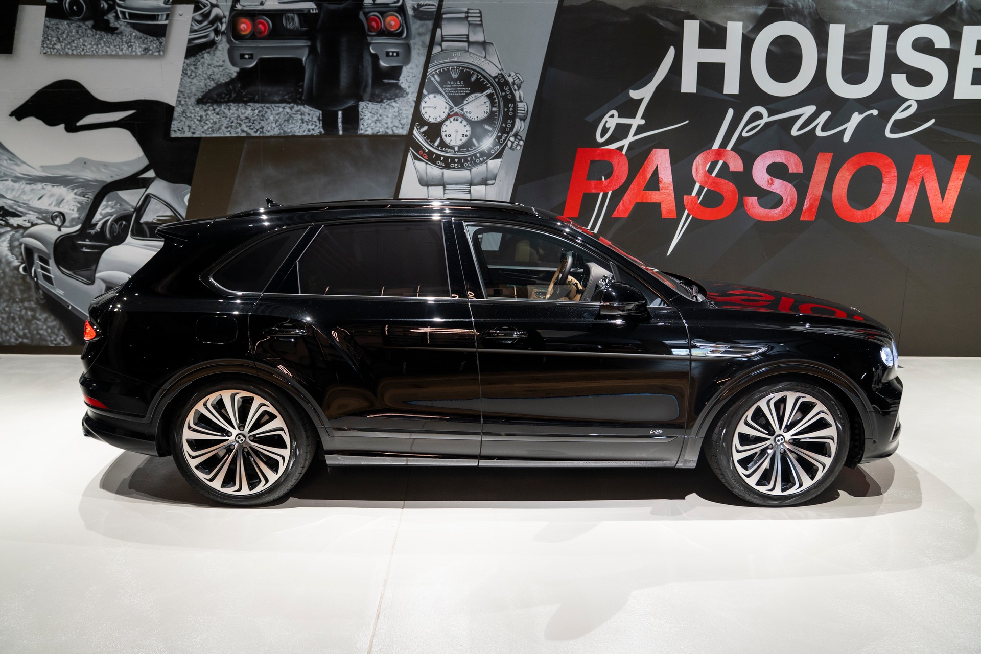 BENTLEY Bentayga V8 First Edition-showroom-element-2