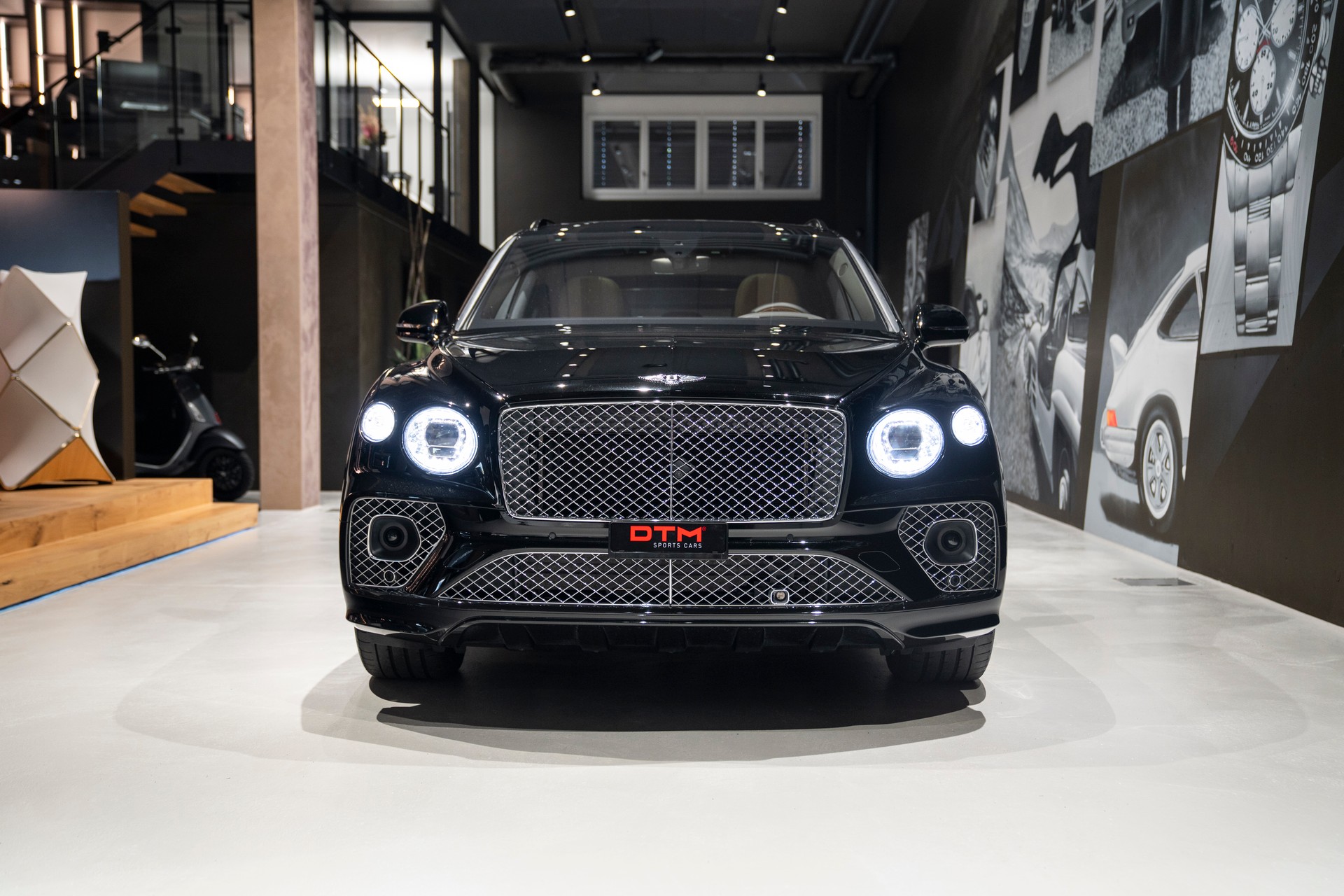 BENTLEY Bentayga V8 First Edition-showroom-element-1