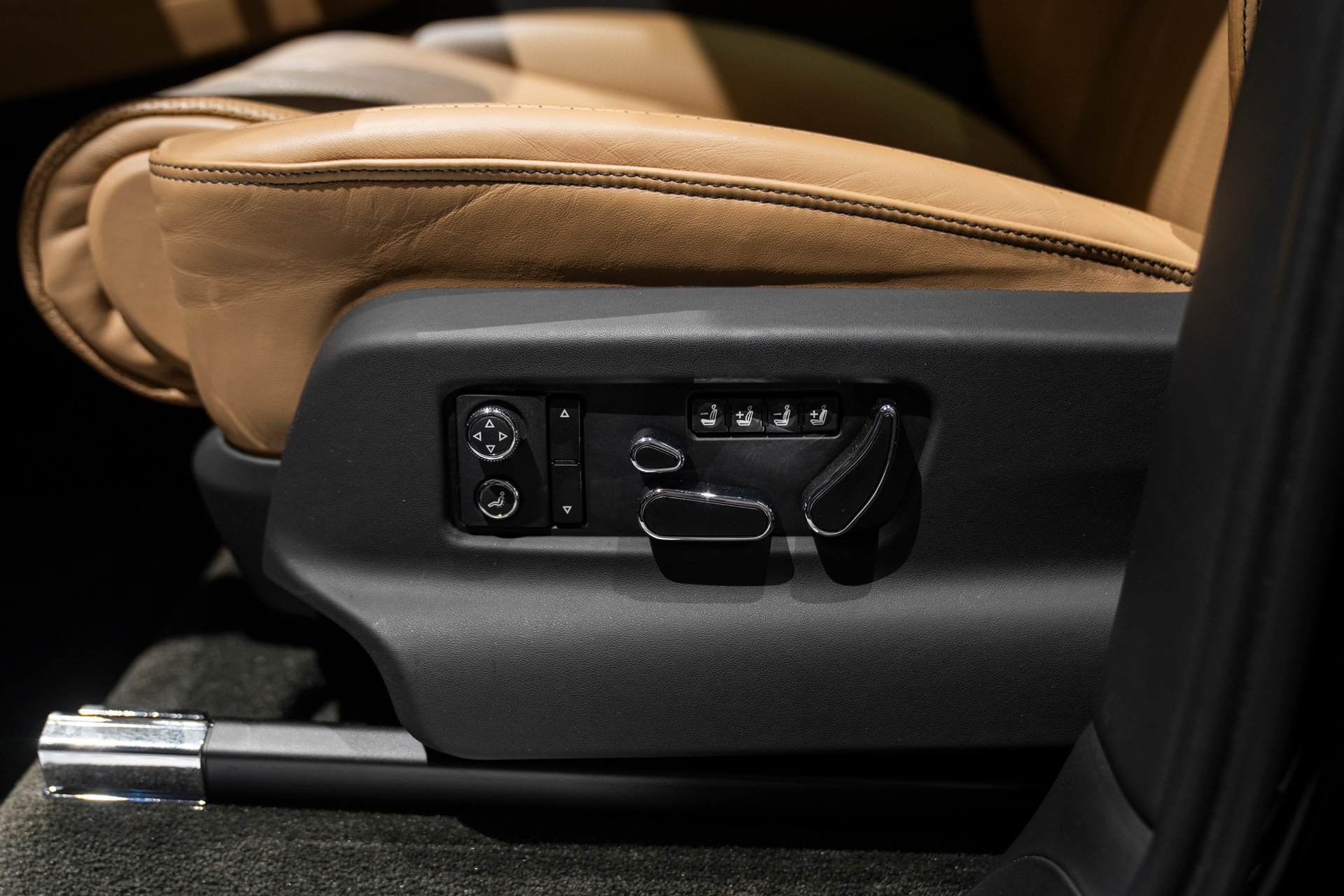 BENTLEY Bentayga V8 First Edition-image-10