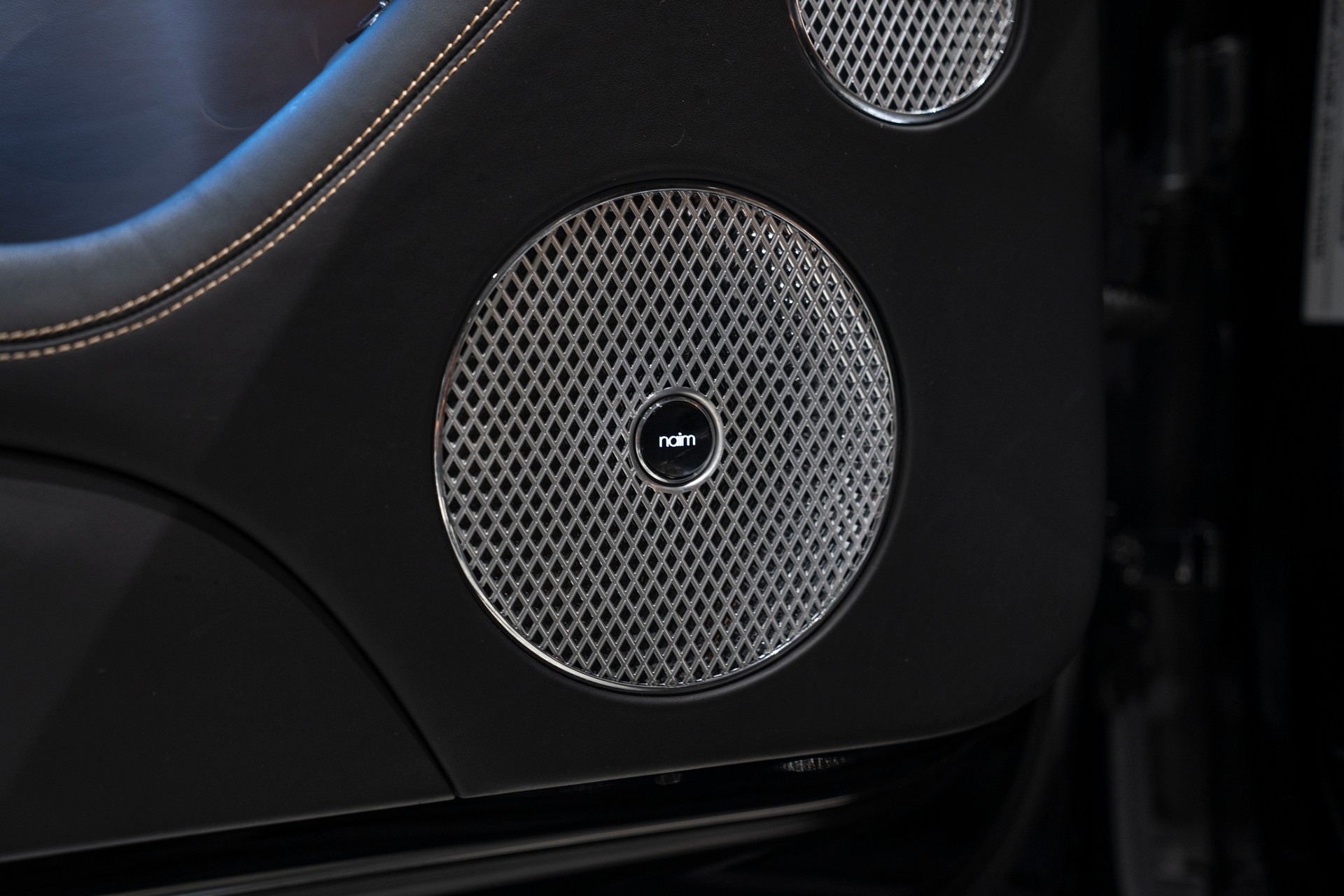 BENTLEY Bentayga V8 First Edition-image-9