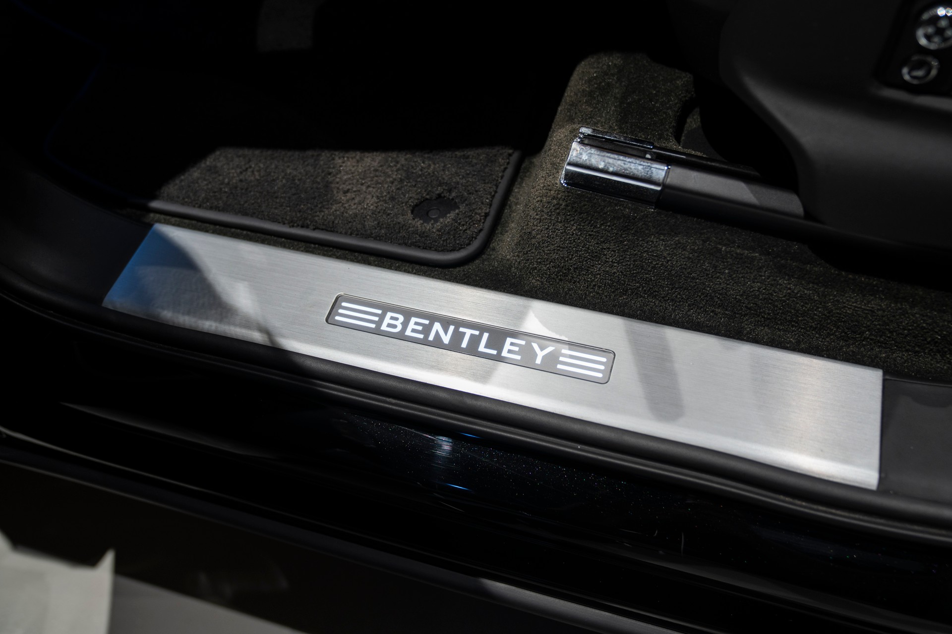 BENTLEY Bentayga V8 First Edition-image-17