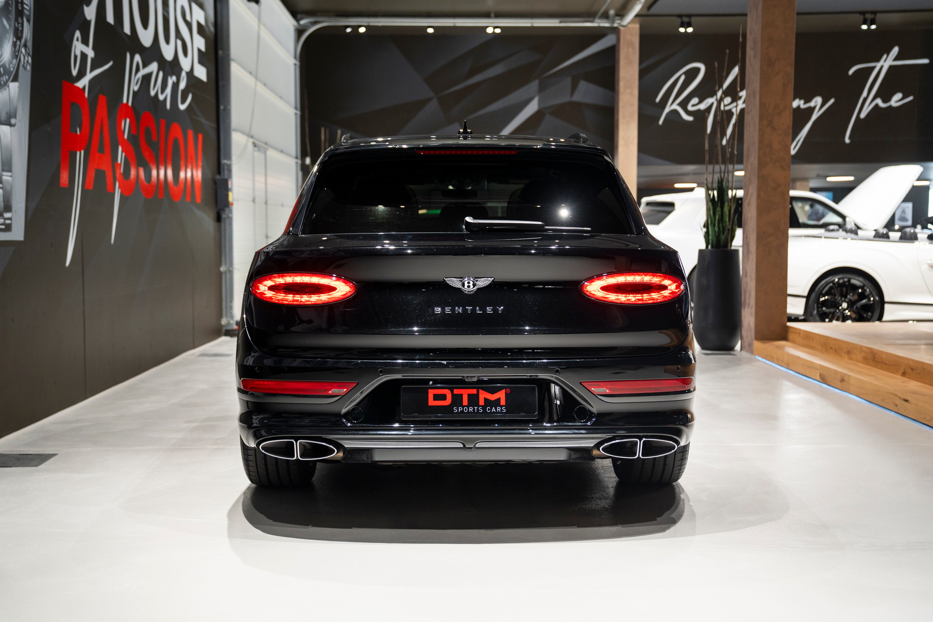 BENTLEY Bentayga V8 First Edition-image-4