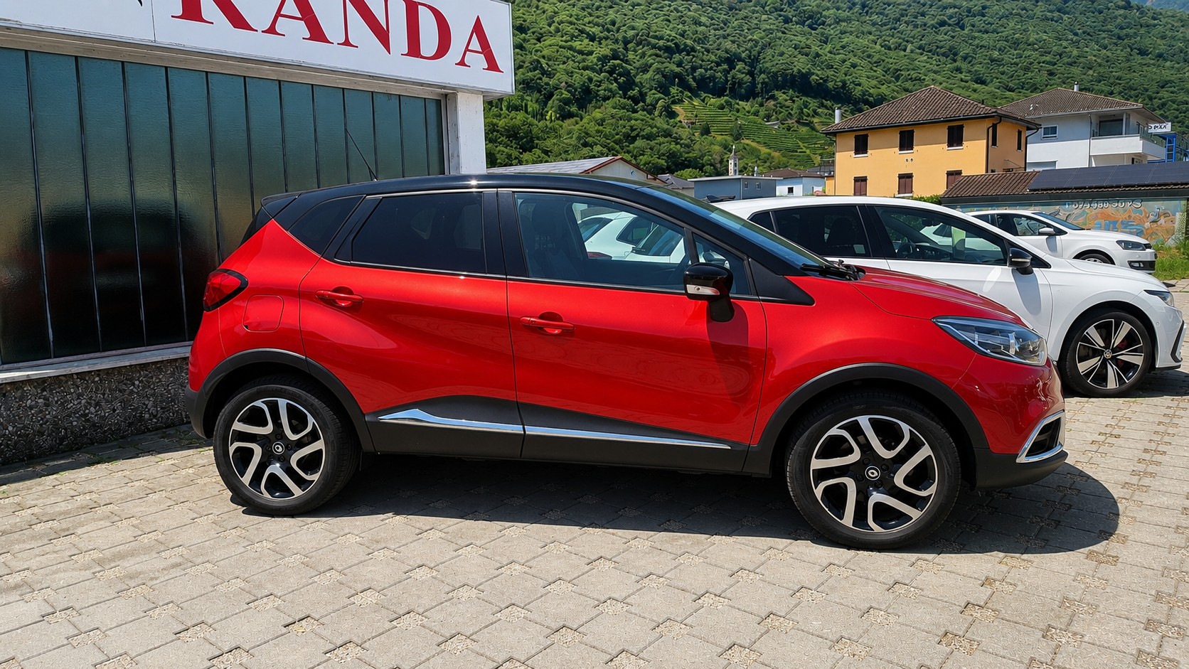 RENAULT Captur 1.2 T 16V Intens EDC-image-1