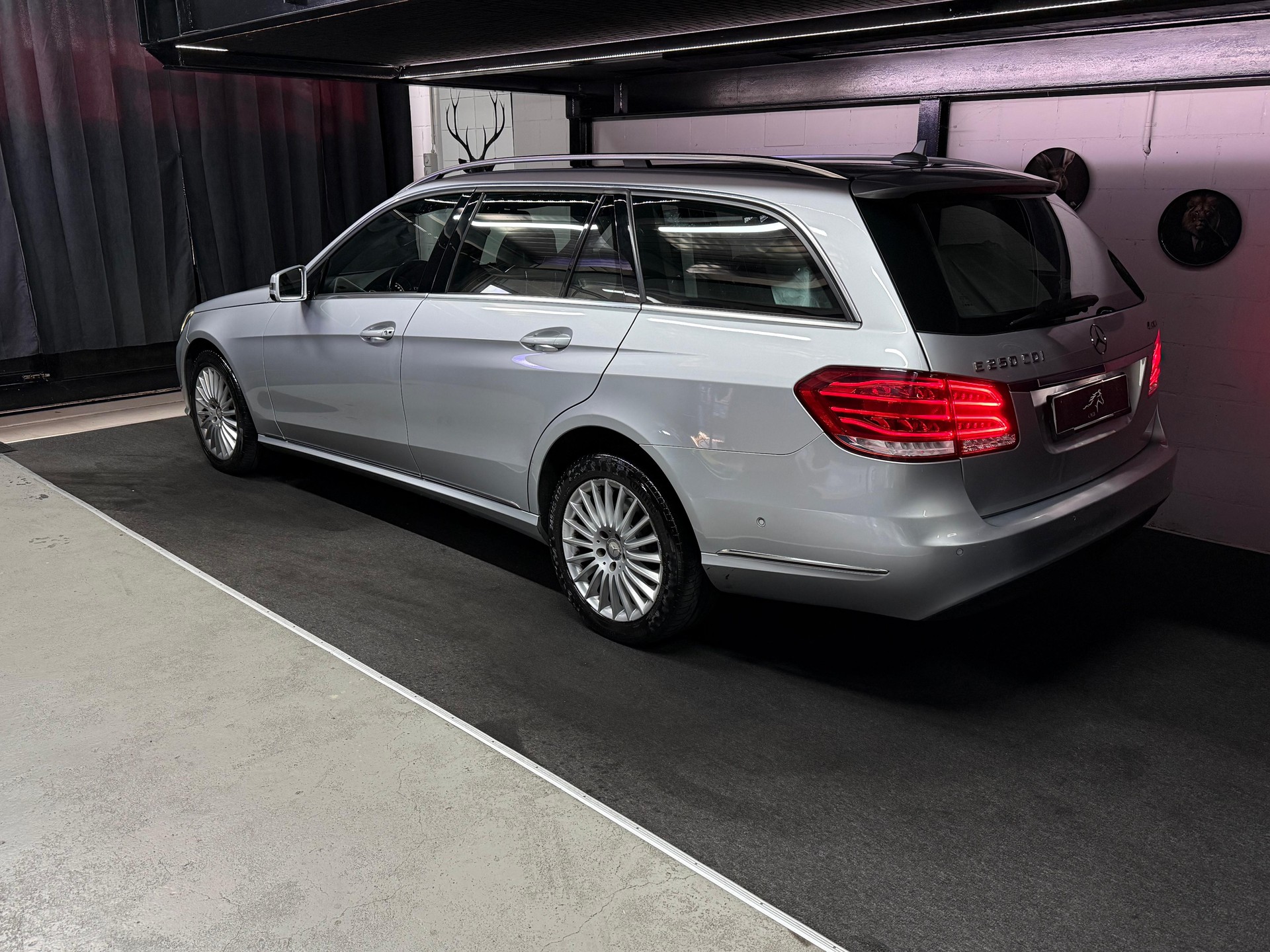 MERCEDES-BENZ E 250 CDI Elégance 4Matic 7G-Tronic / 7 PLÄTZE/ AB MFK-showroom-element-2