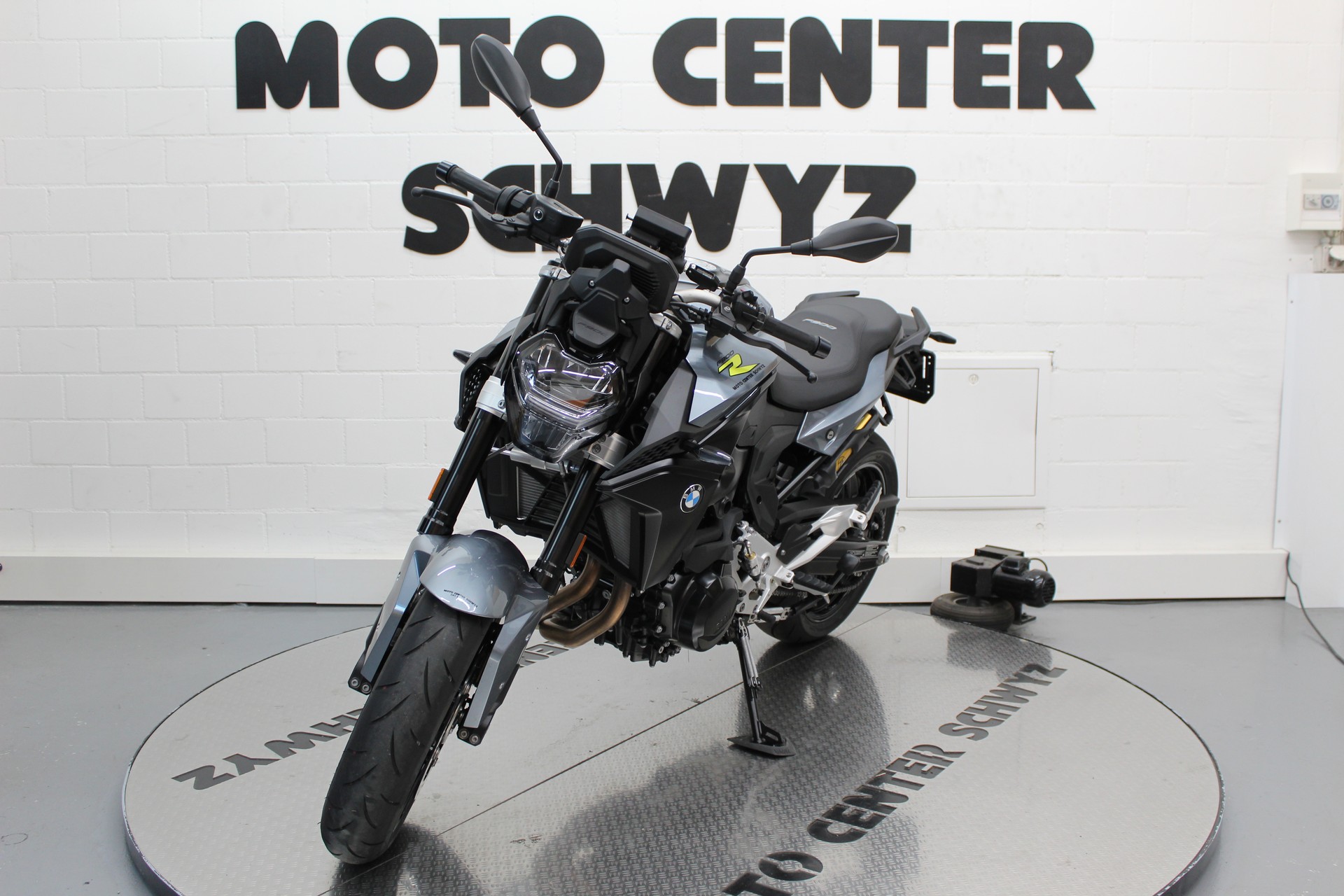 BMW F 900 R-showroom-element-2