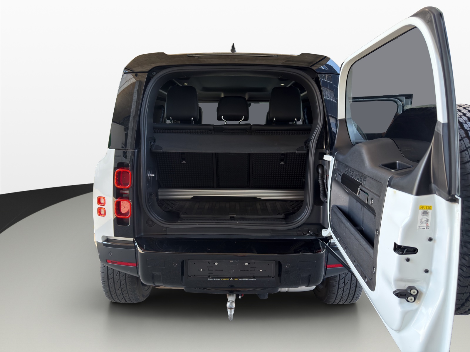 LAND ROVER Defender 90 3.0D I6 200 S AT8-image-17