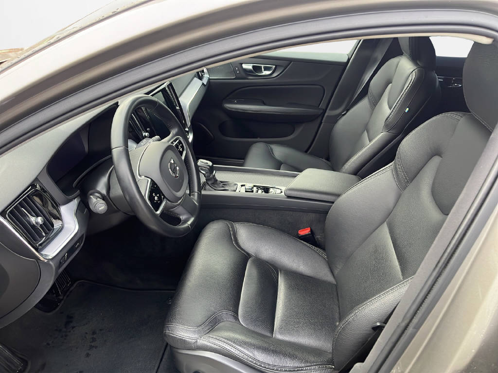 VOLVO V60 Cross Country 2.0 D4 AWD-image-4