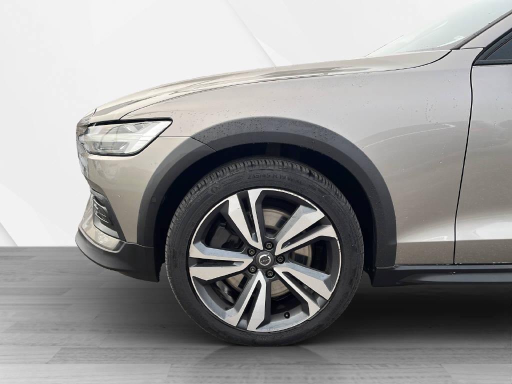 VOLVO V60 Cross Country 2.0 D4 AWD-image-9