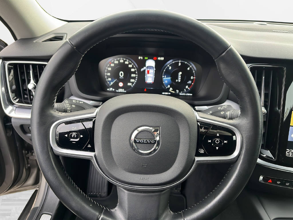 VOLVO V60 Cross Country 2.0 D4 AWD-image-5