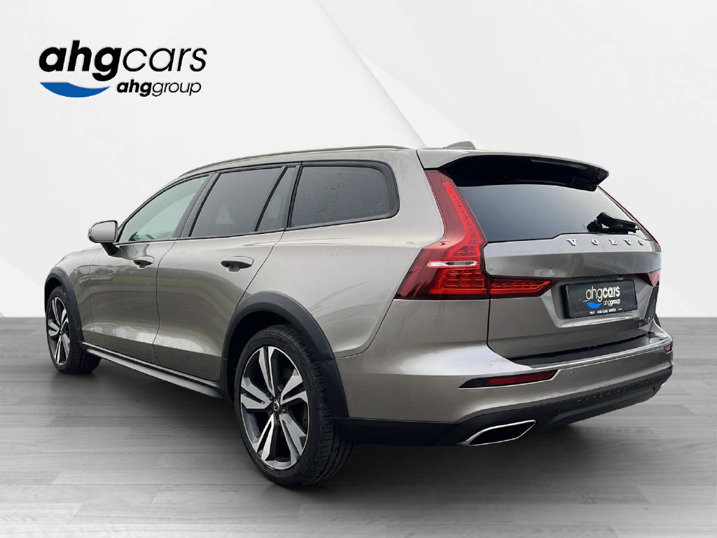 VOLVO V60 Cross Country 2.0 D4 AWD-image-2
