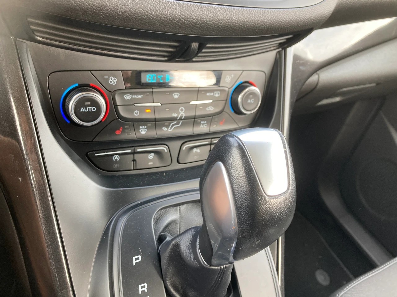FORD Kuga 2.0 TDCi Titanium 4WD PowerShift-image-11