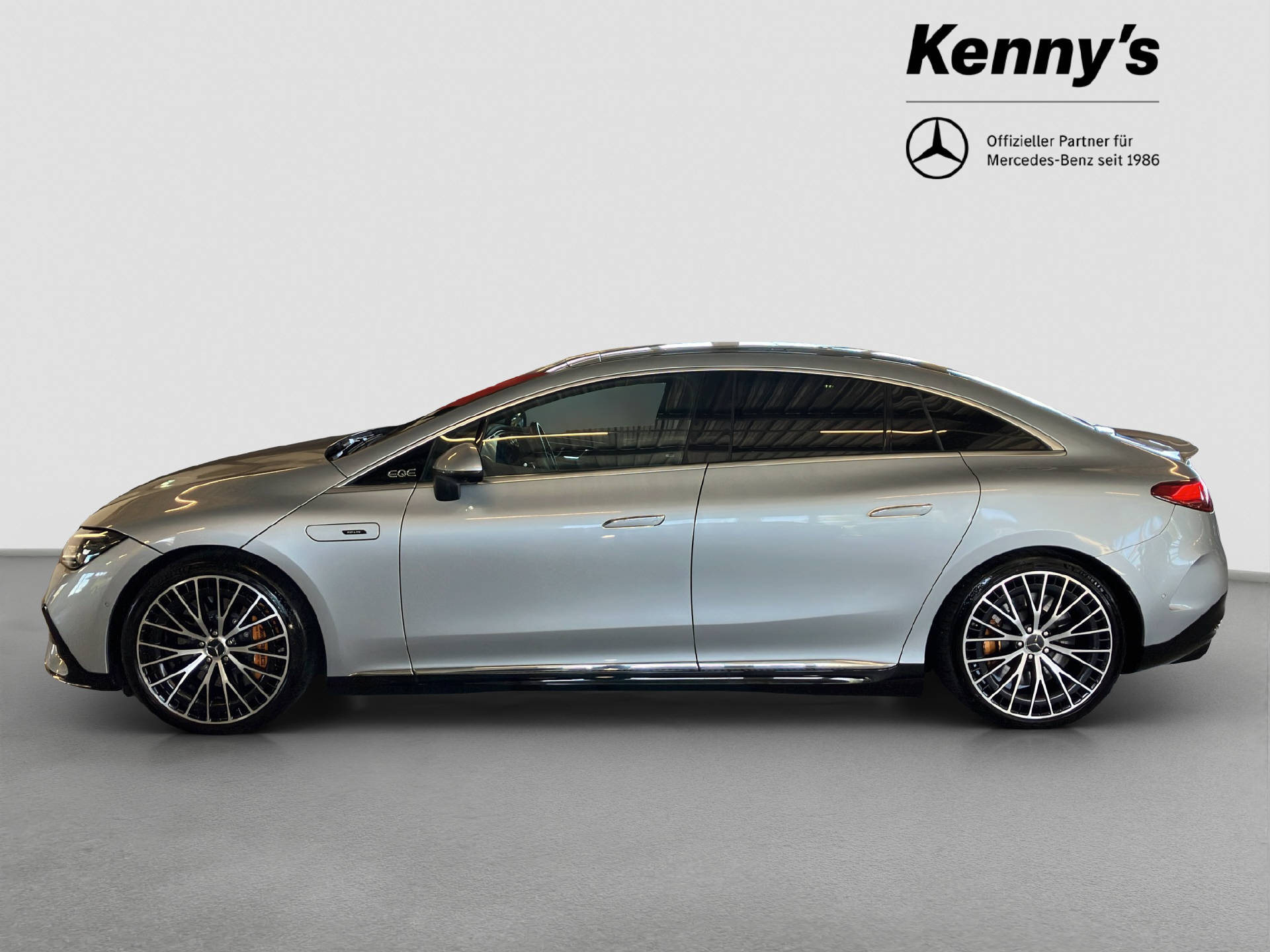 MERCEDES-BENZ EQE 43 AMG 4MATIC-showroom-element-3