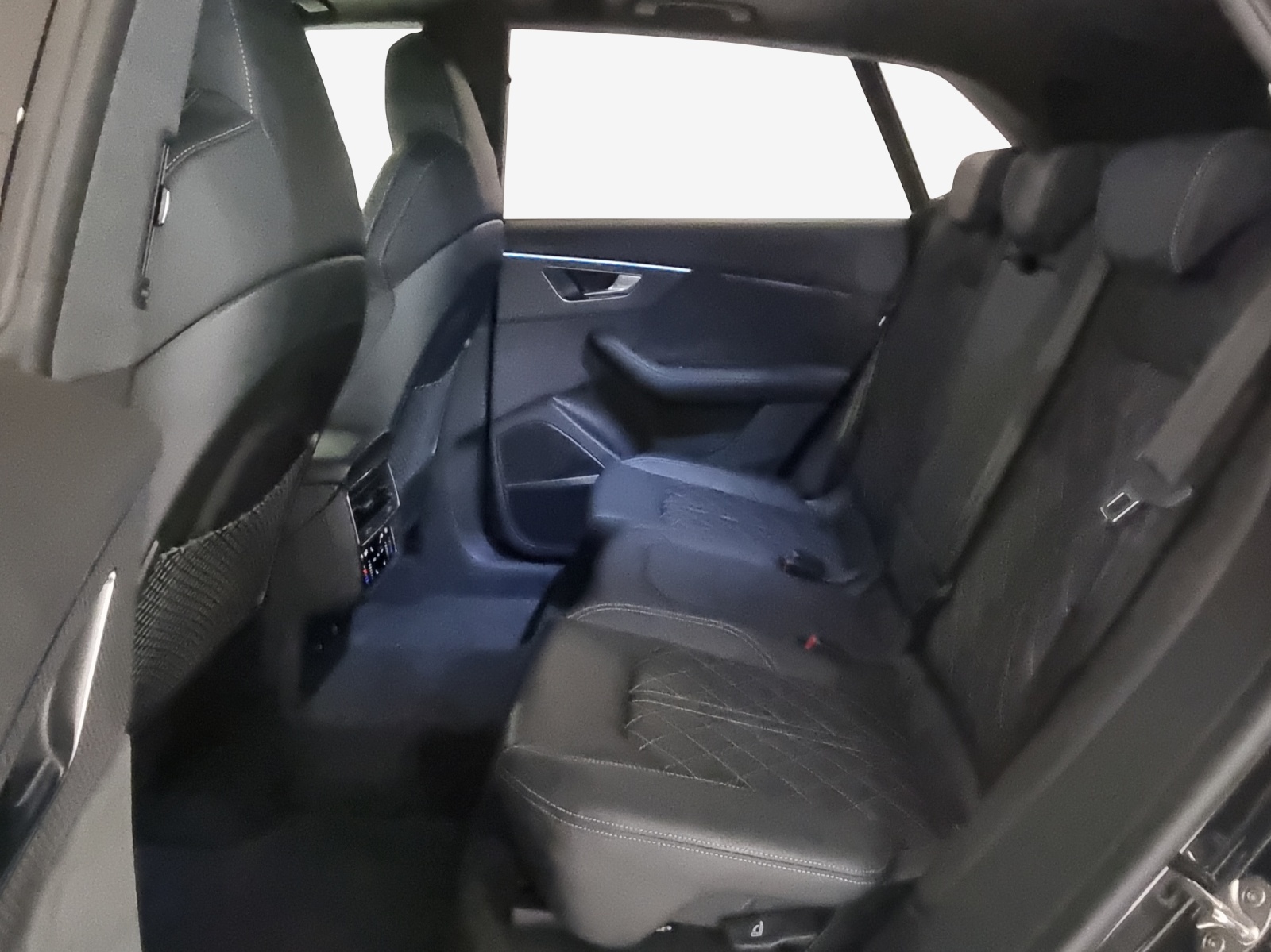 AUDI SQ8 SUV TFSI quattro tiptronic-image-11