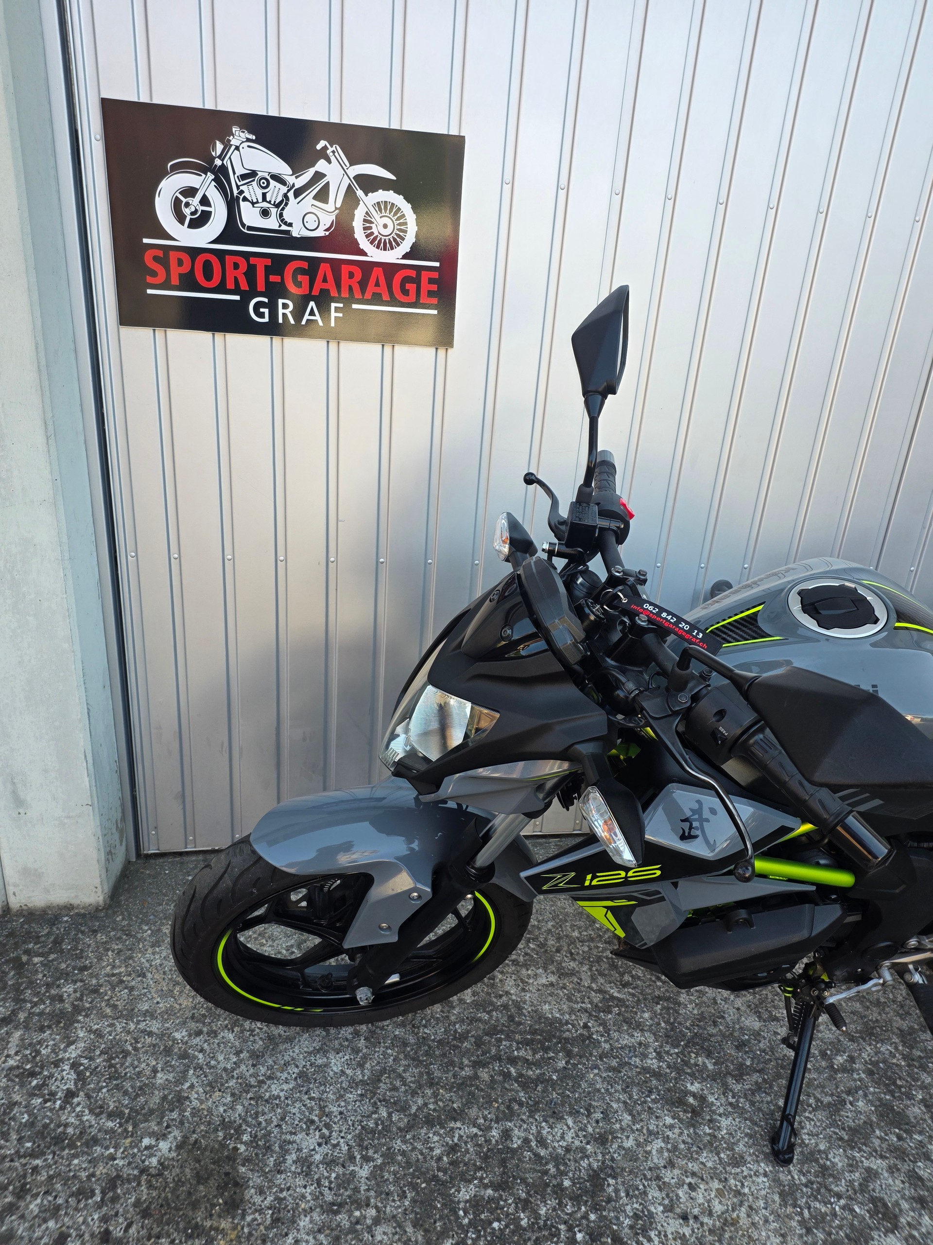 KAWASAKI Z 125-showroom-element-2