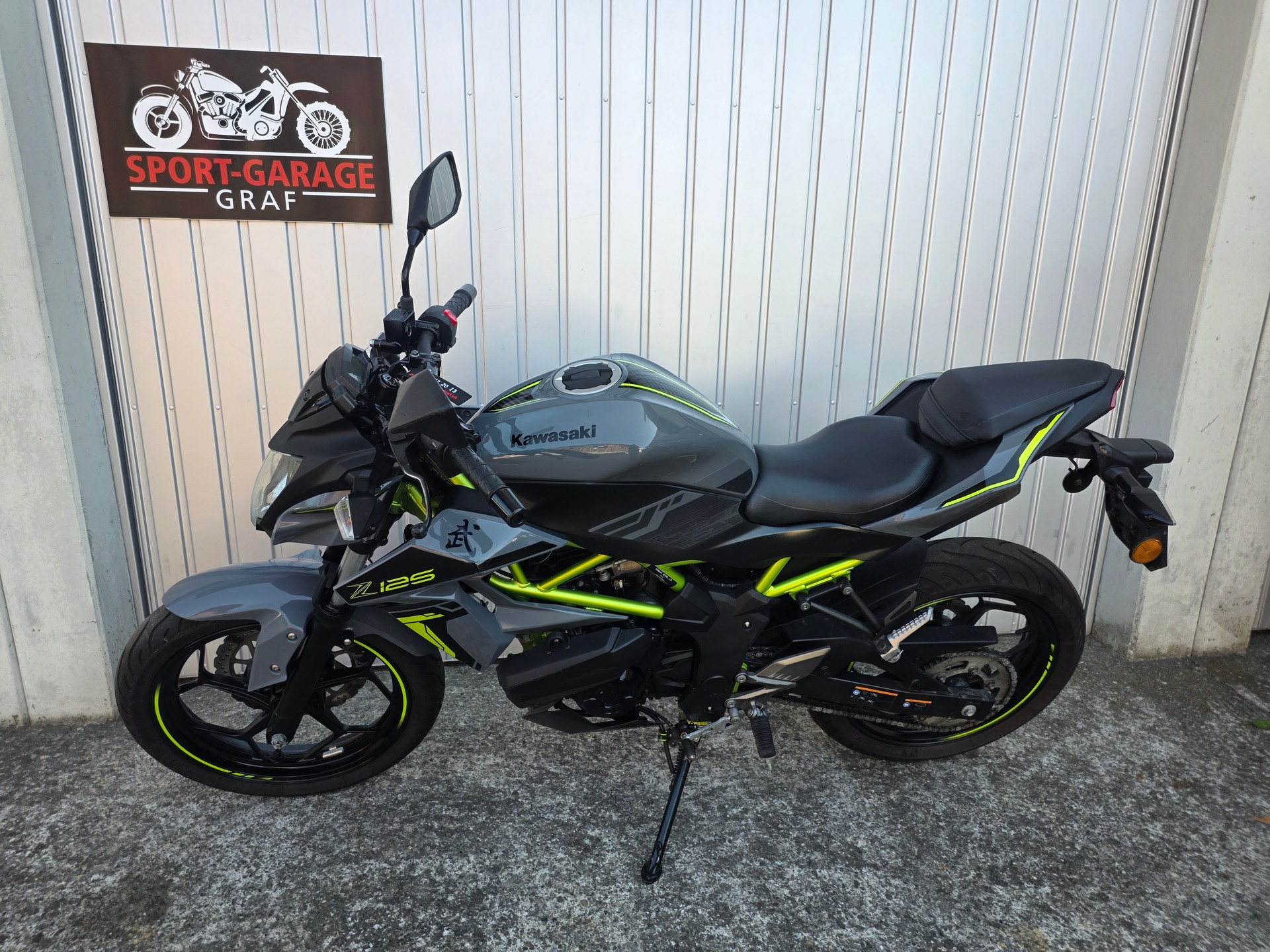 KAWASAKI Z 125-showroom-element-1