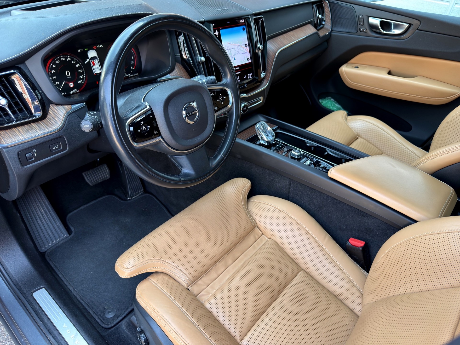 VOLVO XC60 B4 Diesel Mild Hybrid AWD Inscription Geartronic-image-9