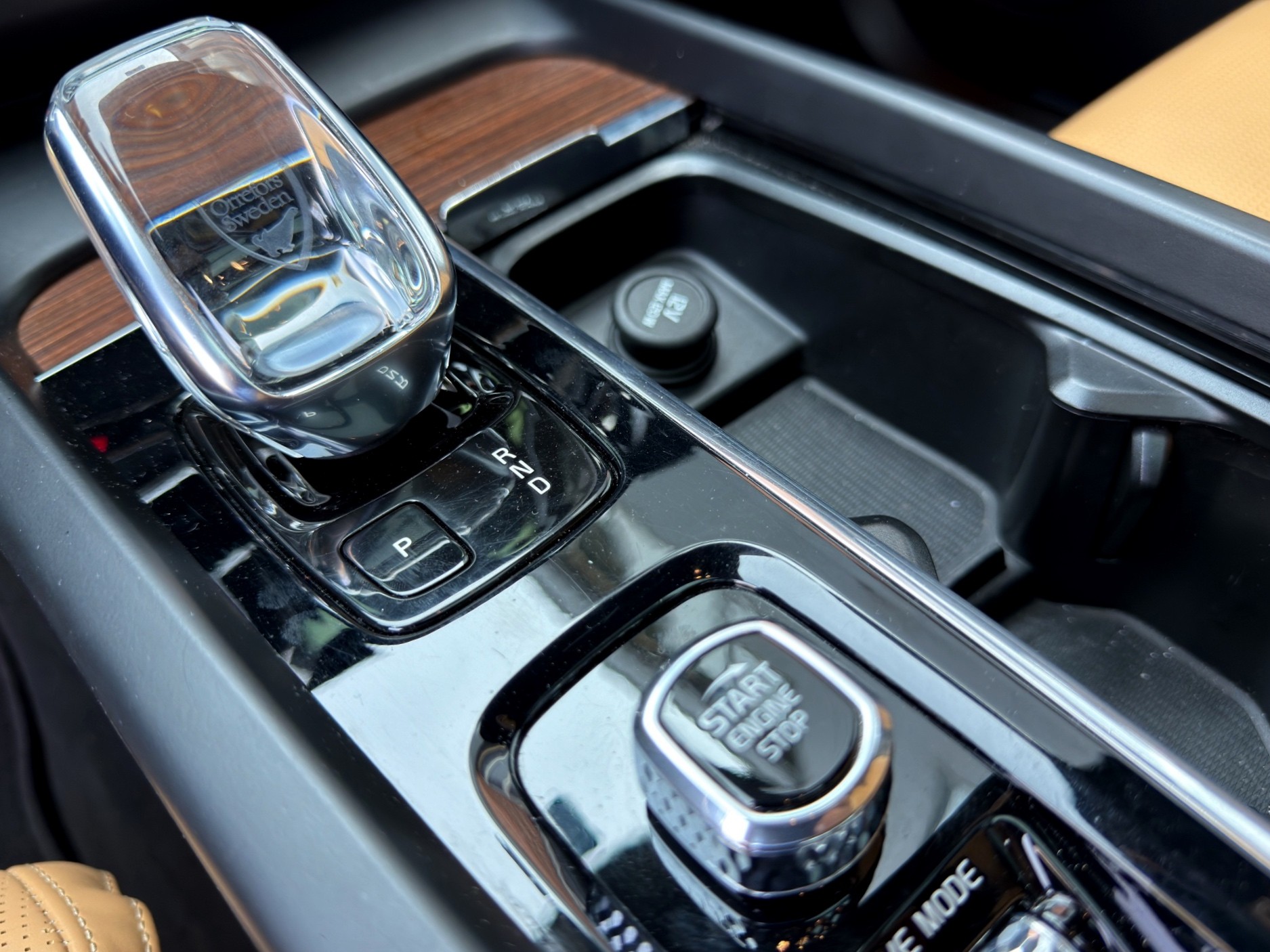 VOLVO XC60 B4 Diesel Mild Hybrid AWD Inscription Geartronic-image-18