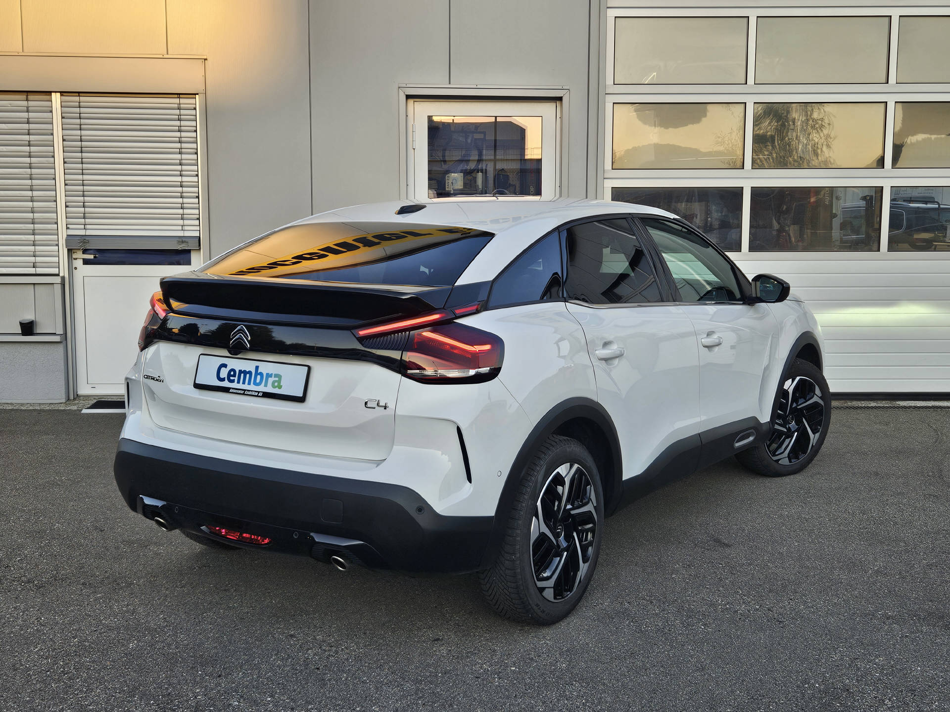 CITROEN C4 1.2 PureTech Shine * Absolute Top Ausstattung *-image-5