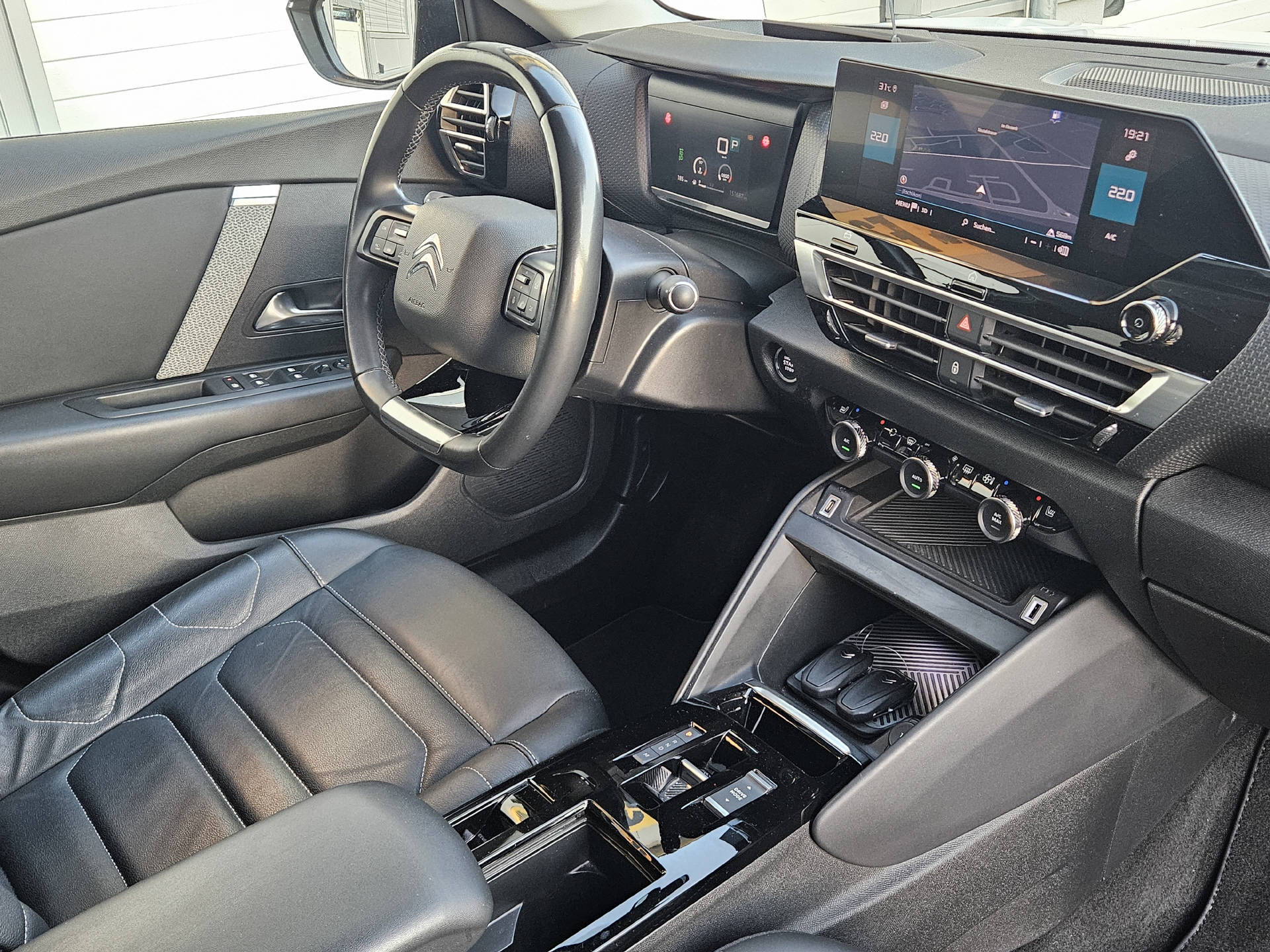 CITROEN C4 1.2 PureTech Shine * Absolute Top Ausstattung *-image-19