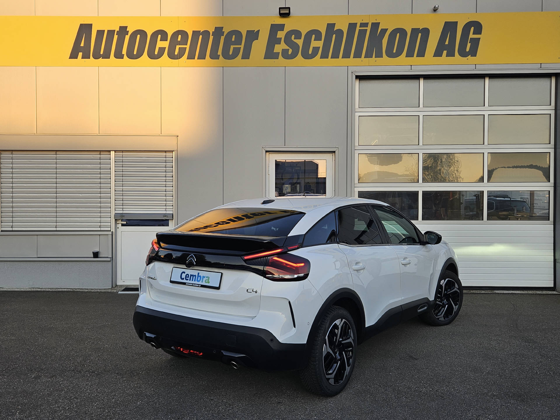 CITROEN C4 1.2 PureTech Shine * Absolute Top Ausstattung *-image-4