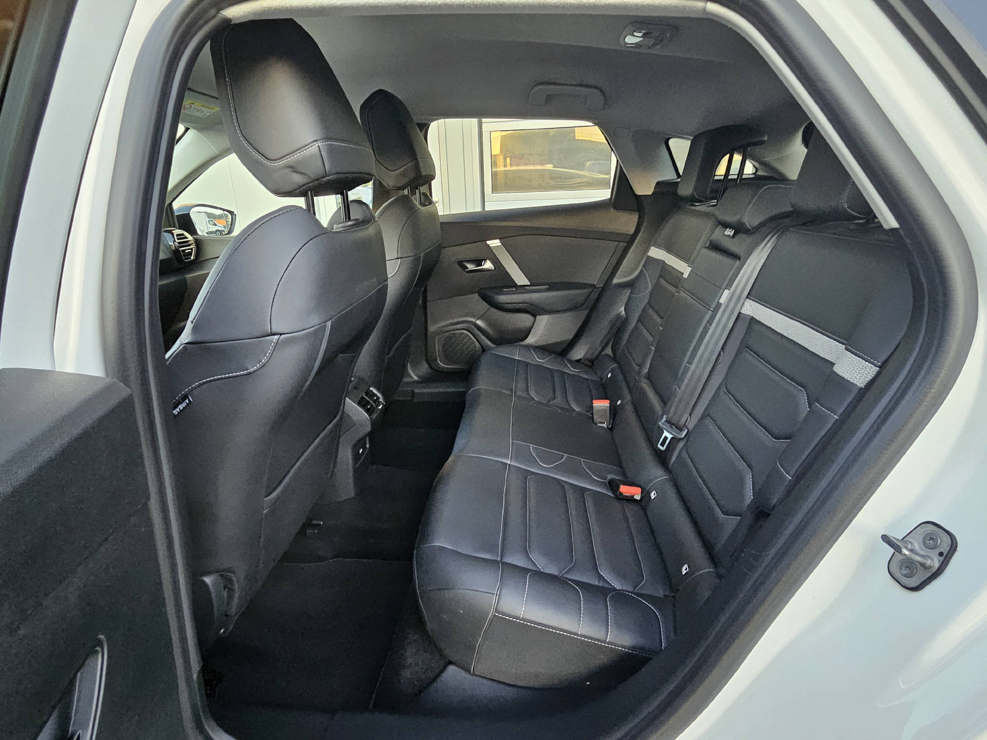 CITROEN C4 1.2 PureTech Shine * Absolute Top Ausstattung *-image-15