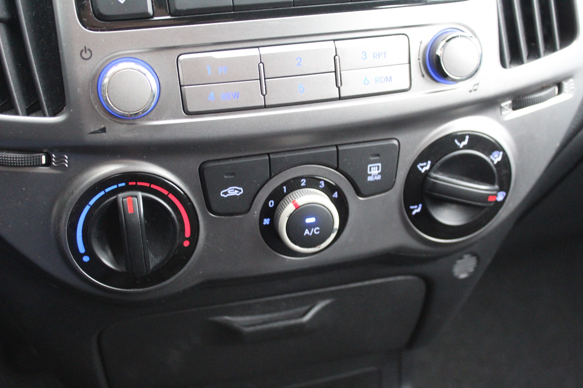 HYUNDAI i20 1.2 Comfort-image-13
