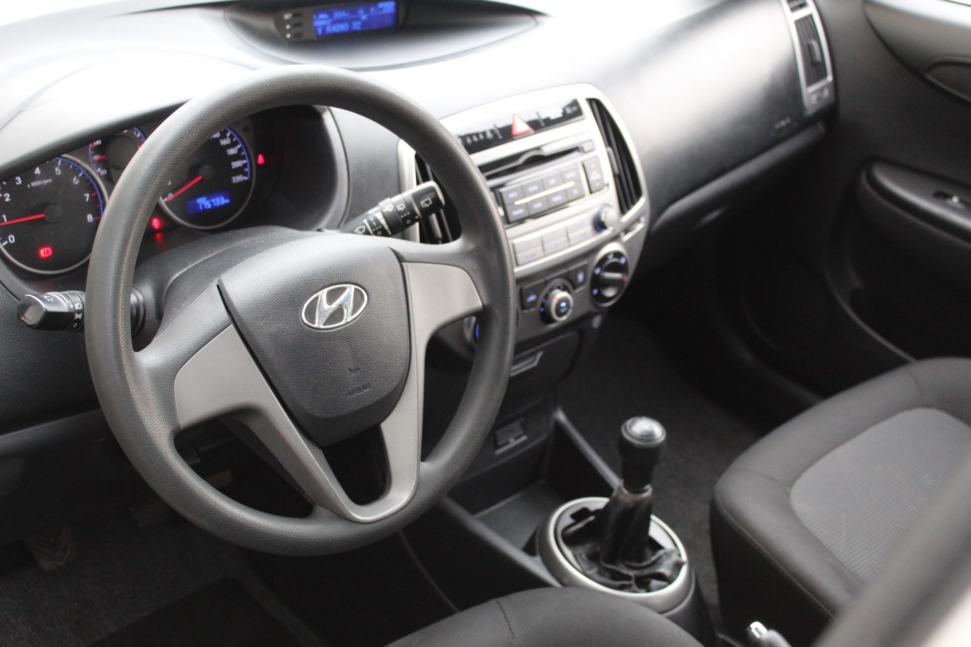 HYUNDAI i20 1.2 Comfort-image-10