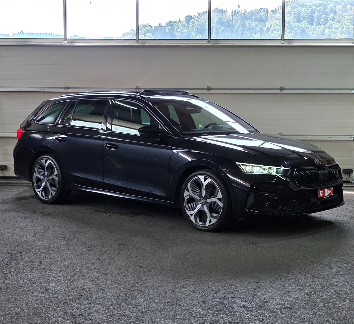 SKODA Octavia Combi 2.0 TSI DSG RS *Panoramadach* Sitzheizung* Spurhalteassistent& Abstandsregler*-image-6