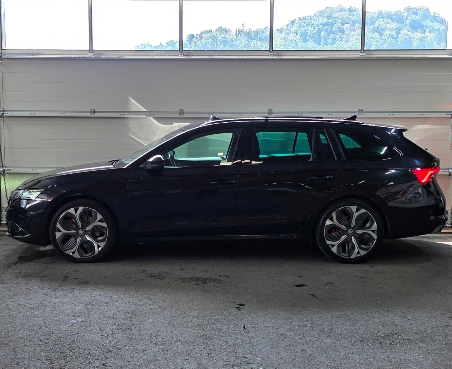 SKODA Octavia Combi 2.0 TSI DSG RS-showroom-element-1