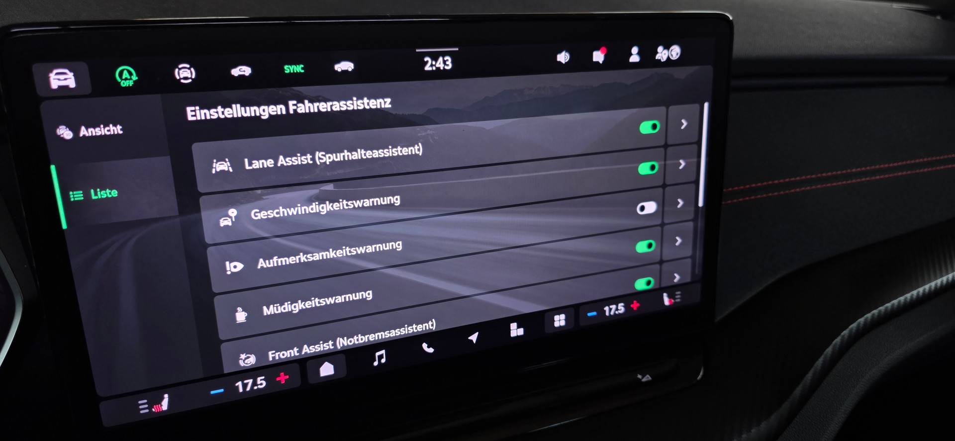 SKODA Octavia Combi 2.0 TSI DSG RS *Panoramadach* Sitzheizung* Spurhalteassistent& Abstandsregler*-image-22