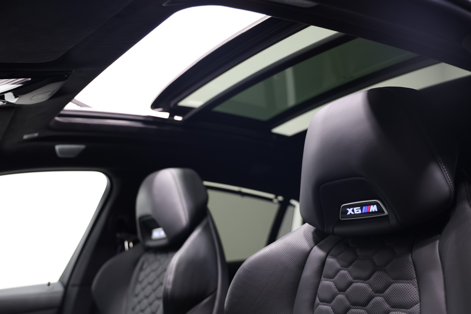 BMW X6M Steptronic M Competition *Individual Frozen Black*BMW Werksgarantie bis 09.2027*AHK*Bowers*Carbon*-image-17