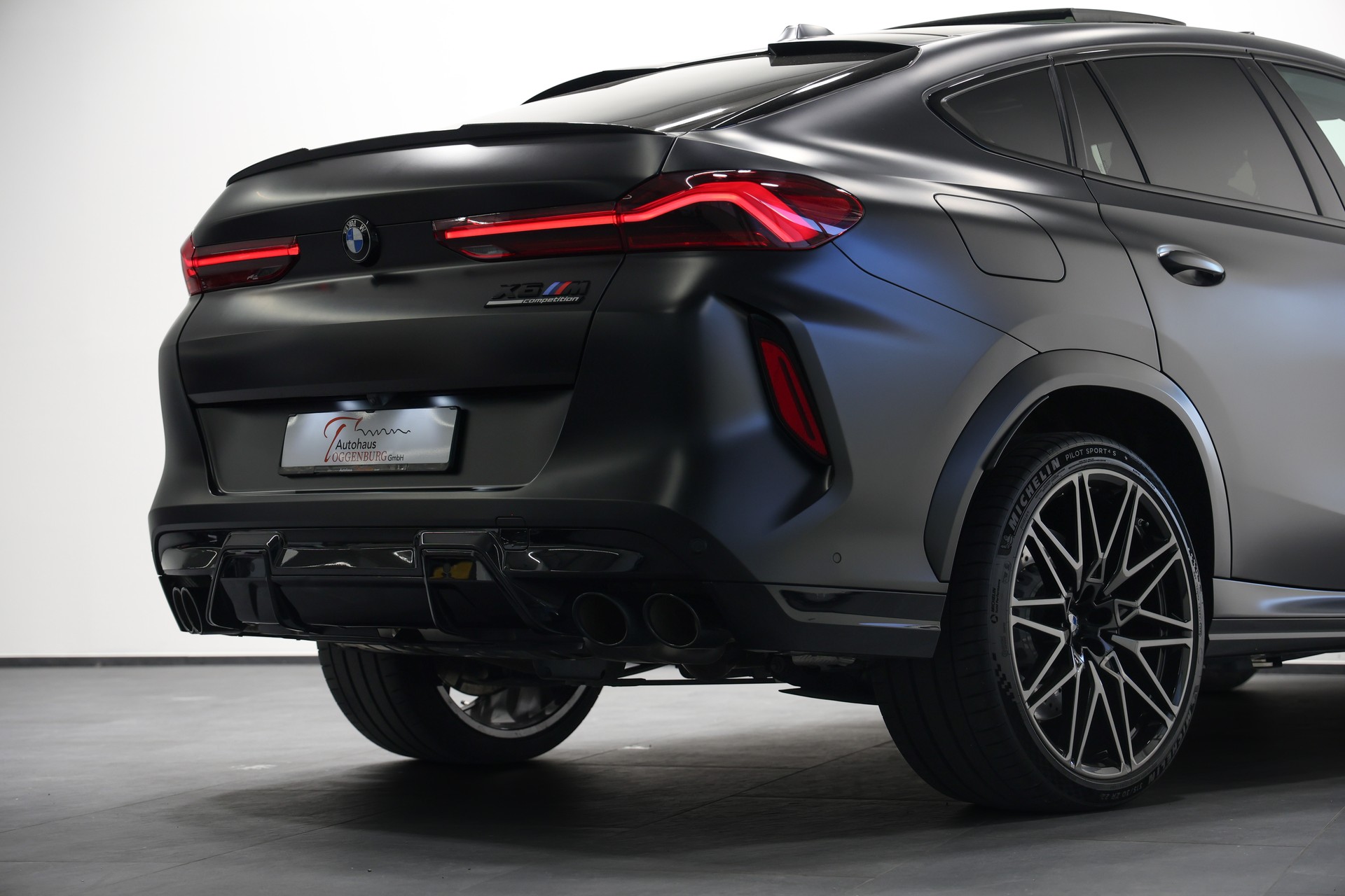 BMW X6M Steptronic M Competition *Individual Frozen Black*BMW Werksgarantie bis 09.2027*AHK*Bowers*Carbon*-image-14