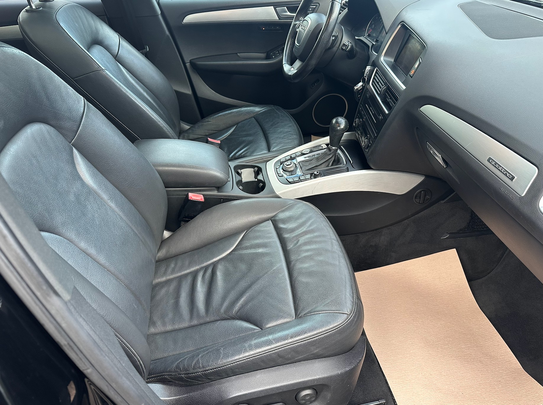 AUDI Q5 3.2 FSI quattro S-tronic-image-12