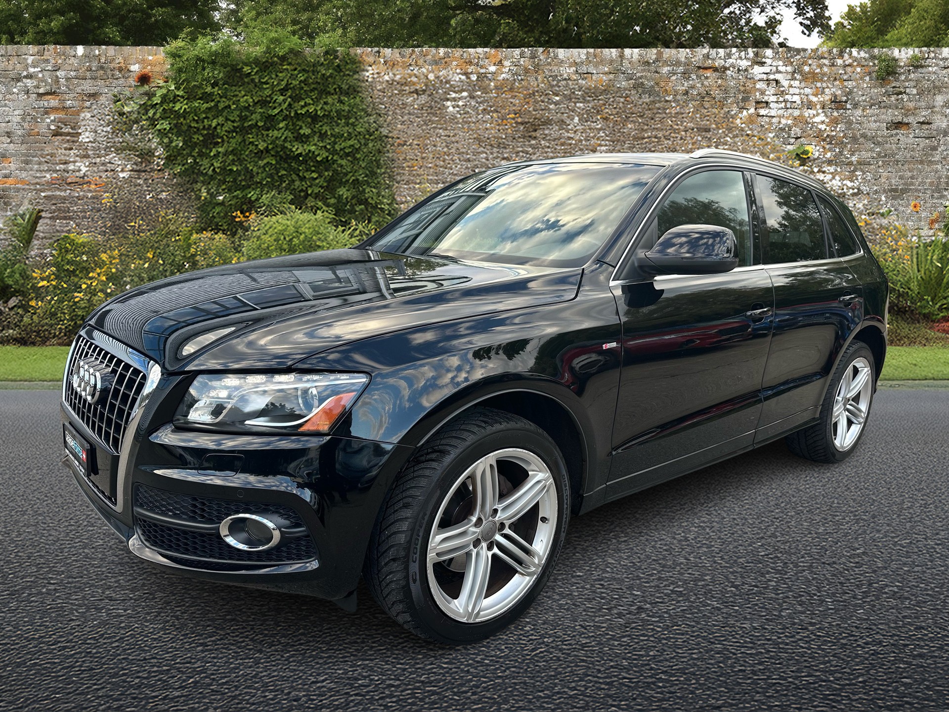 AUDI Q5 3.2 FSI quattro S-tronic-image-0