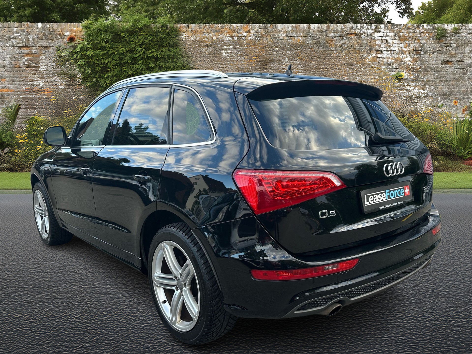 AUDI Q5 3.2 FSI quattro S-tronic-image-2