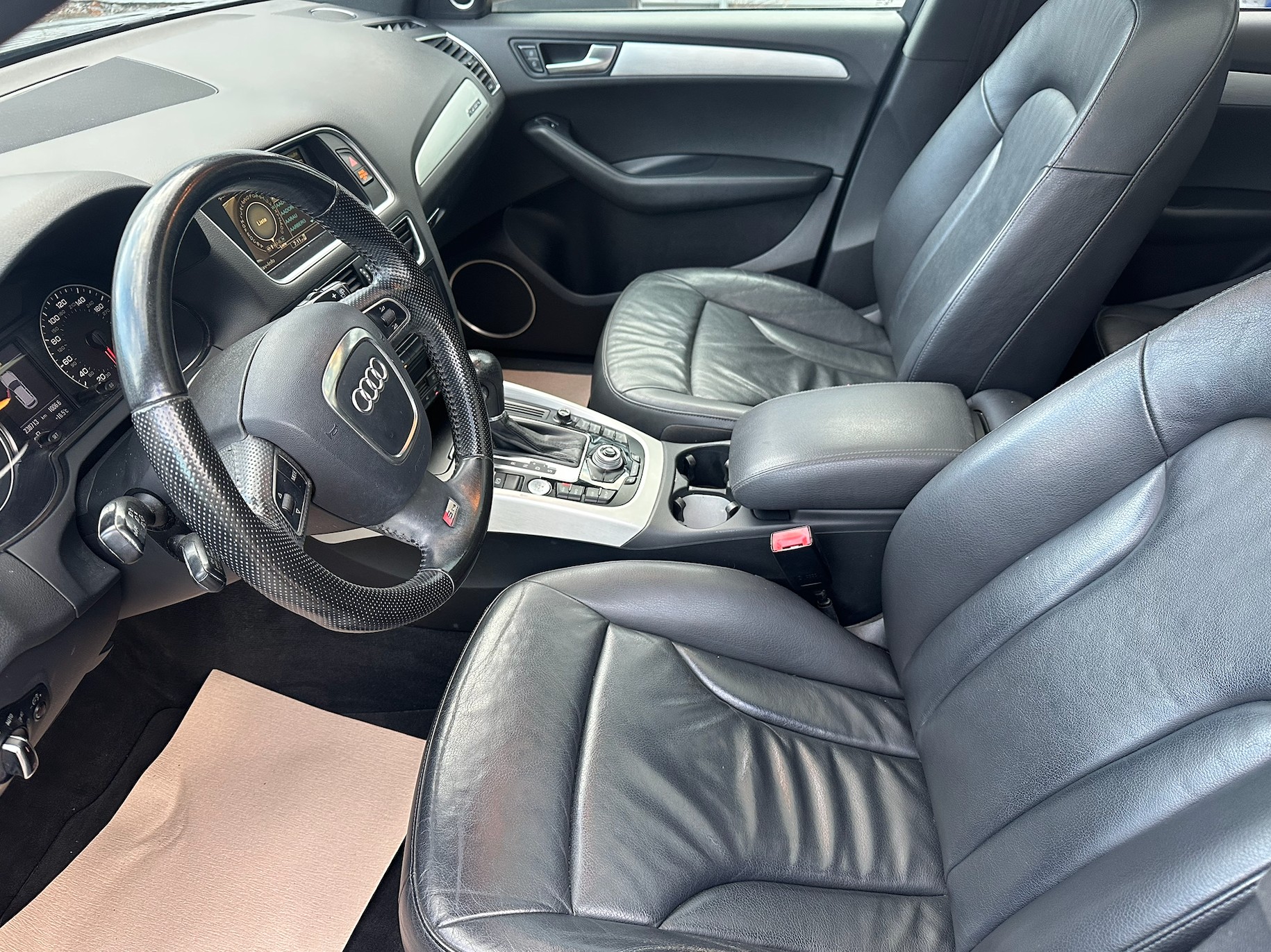 AUDI Q5 3.2 FSI quattro S-tronic-image-11