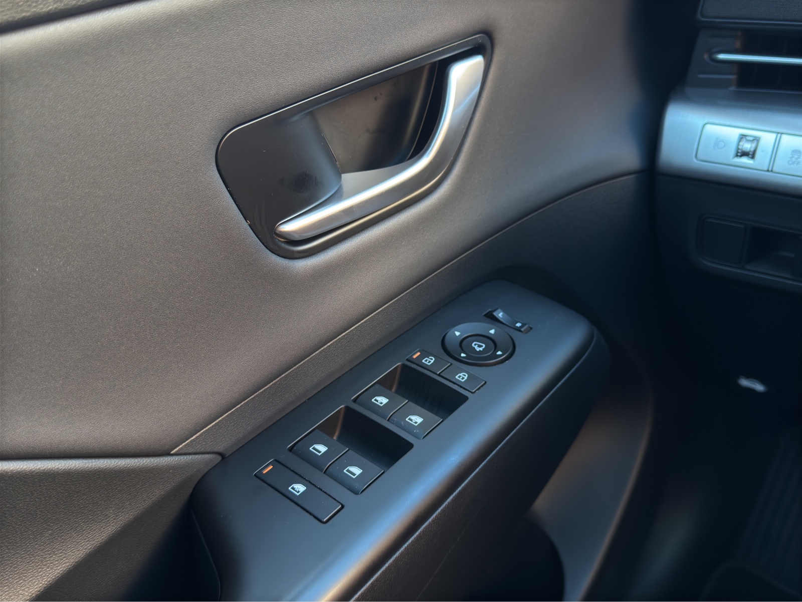 HYUNDAI Kona 1.6 T-GDi Amplia 4WD-image-11