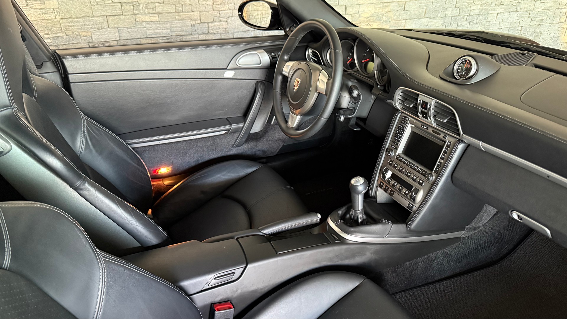 PORSCHE 911 Carrera 4S (997.1) Coupe-image-17