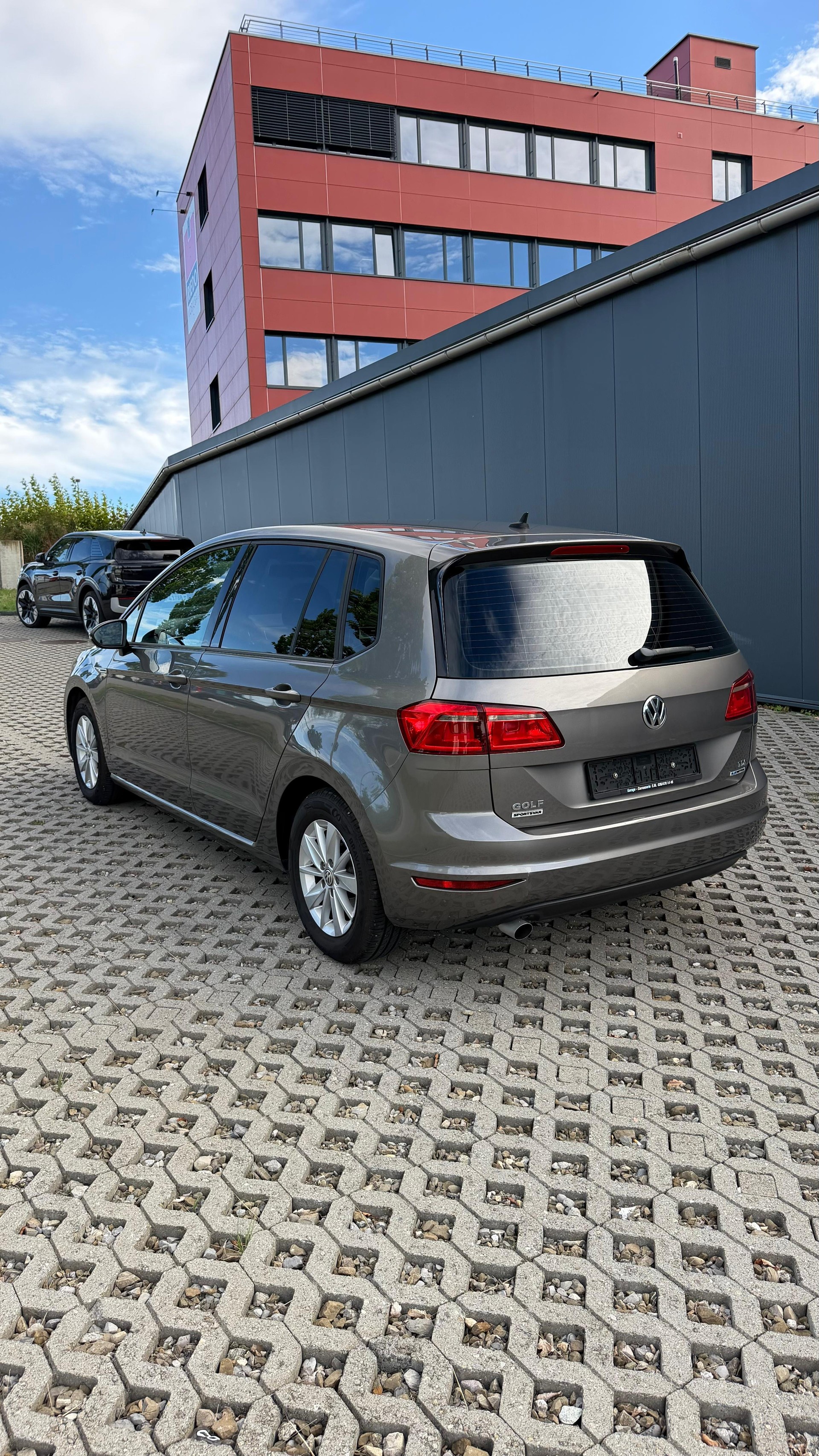 VW Golf Sportsvan 1.6 TDI BlueMotion Comfortline-image-9