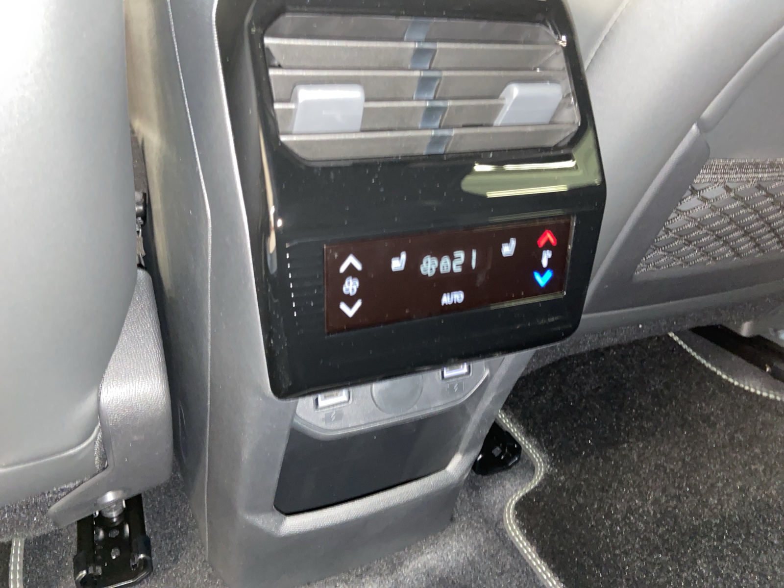 PEUGEOT 5008 1.6 PHEV 225 GT Exclusive-image-11