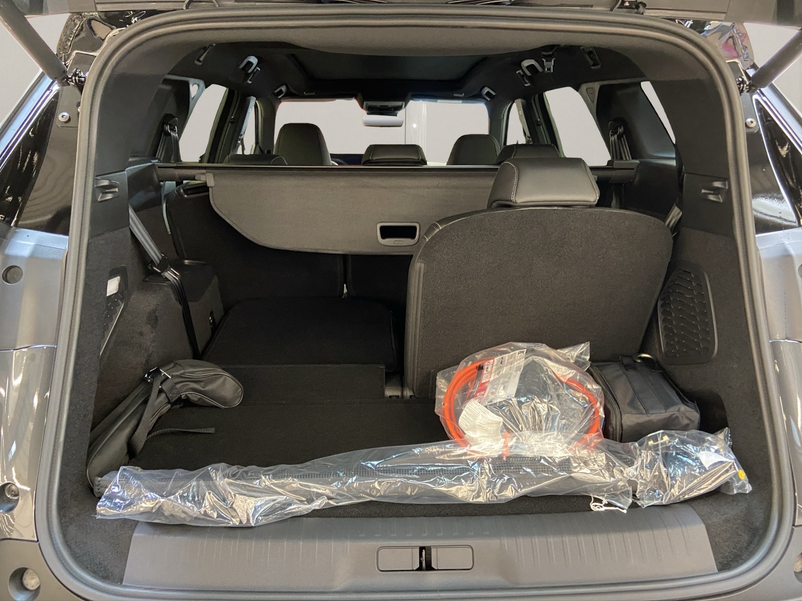 PEUGEOT 5008 1.6 PHEV 225 GT Exclusive-image-15