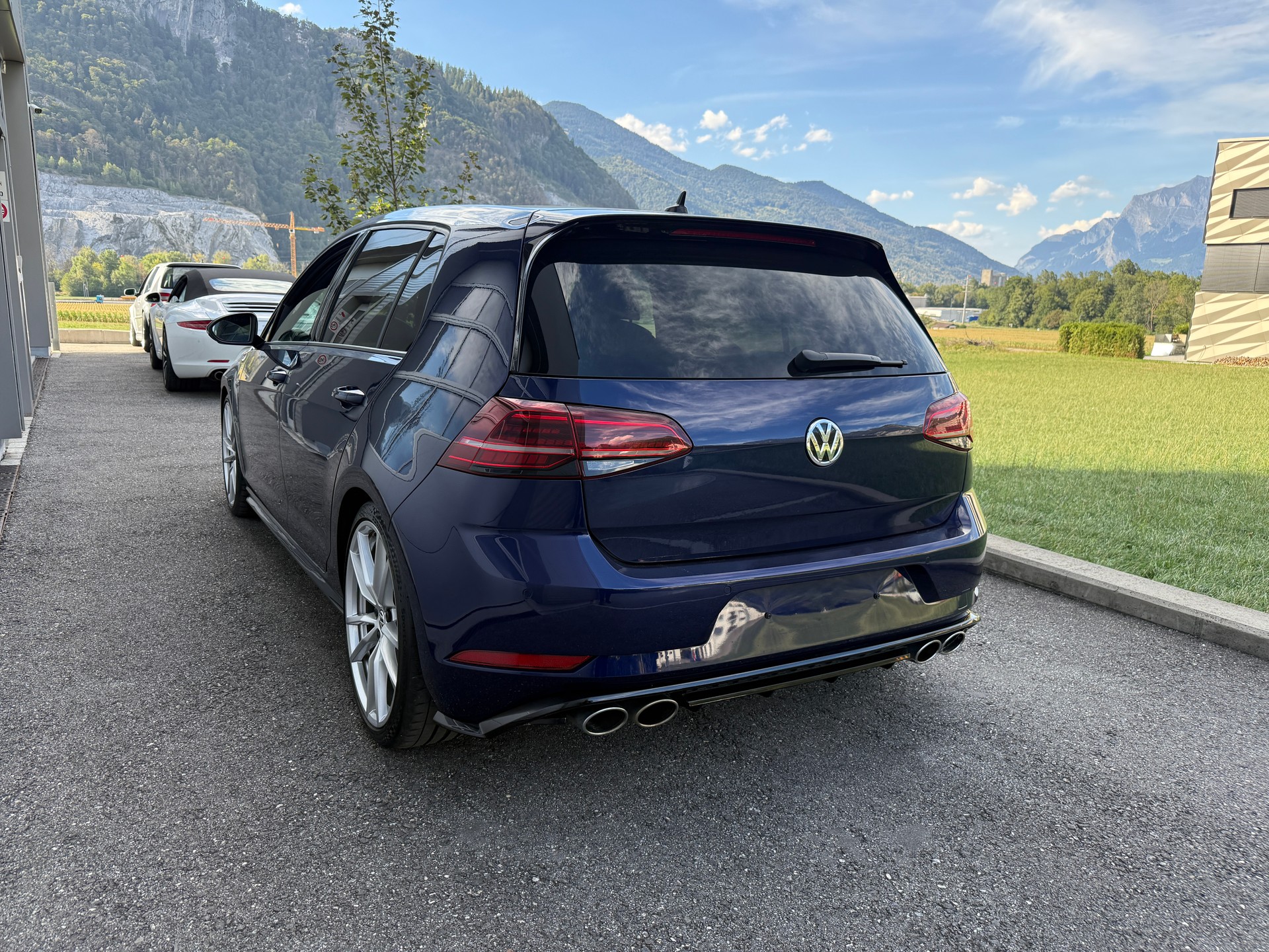 VW Golf 2.0 TSI R 4Motion DSG - Mystic Blue Pearl-image-3