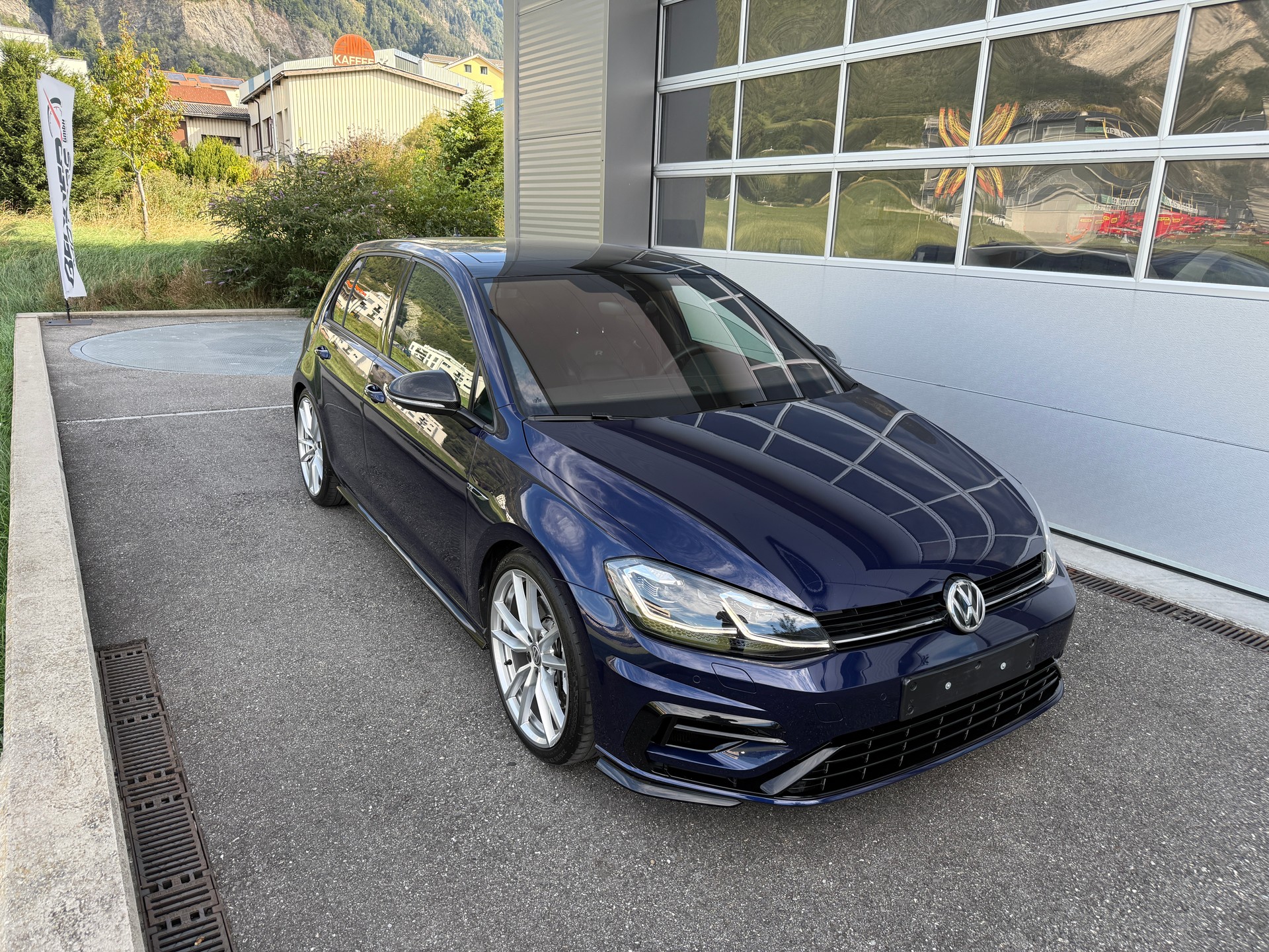 VW Golf 2.0 TSI R 4Motion DSG - Mystic Blue Pearl-image-1