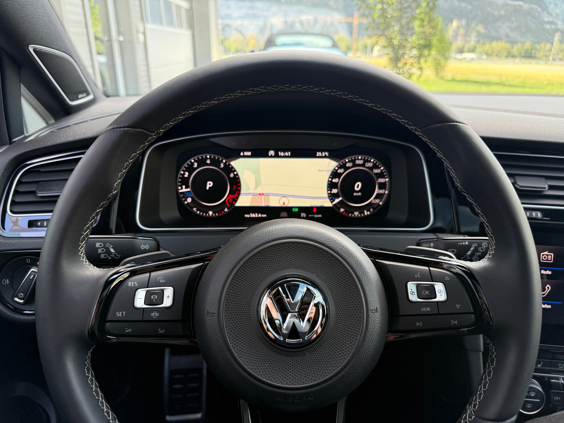 VW Golf 2.0 TSI R 4Motion DSG - Mystic Blue Pearl-image-6