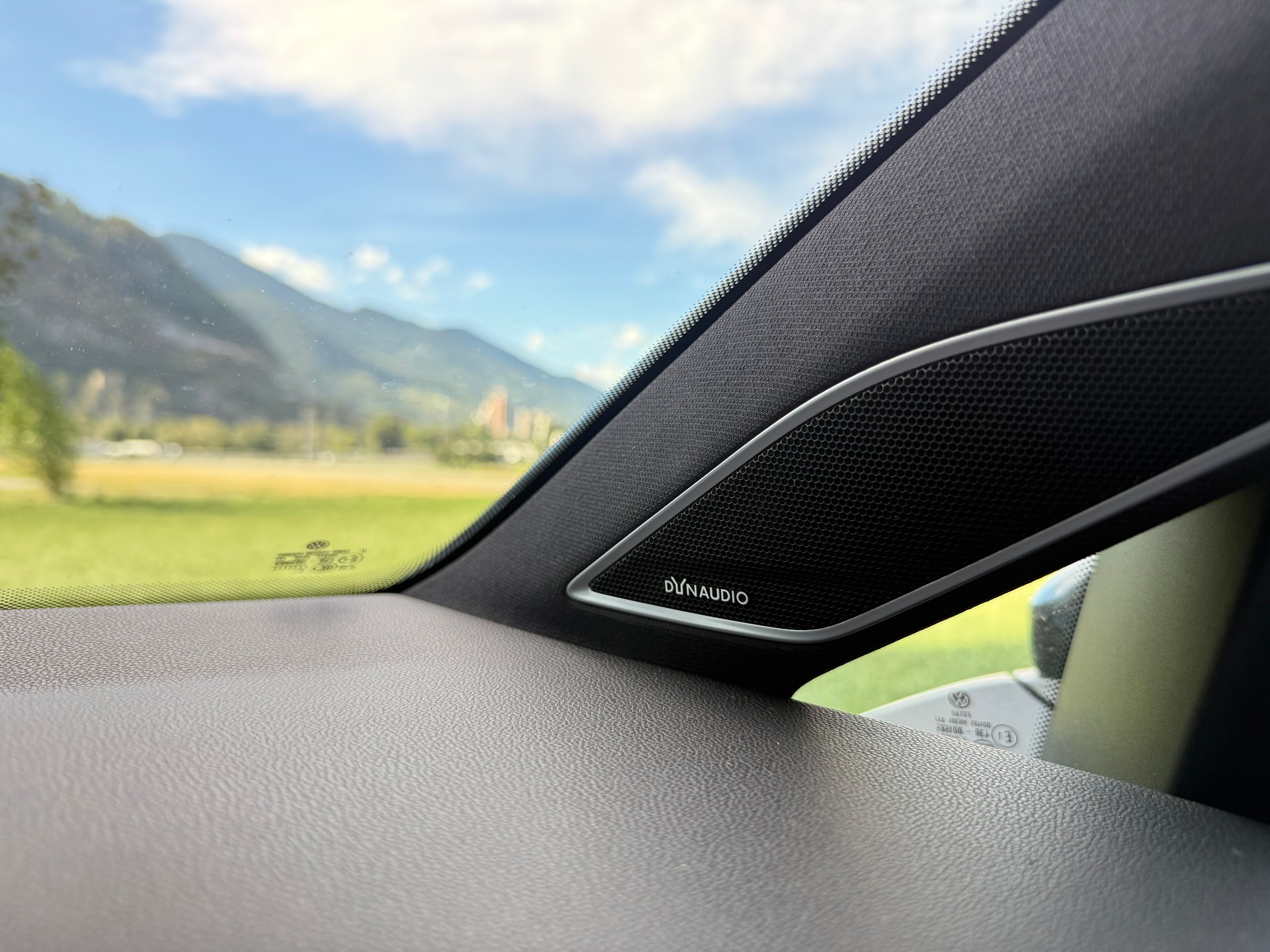 VW Golf 2.0 TSI R 4Motion DSG - Mystic Blue Pearl-image-8